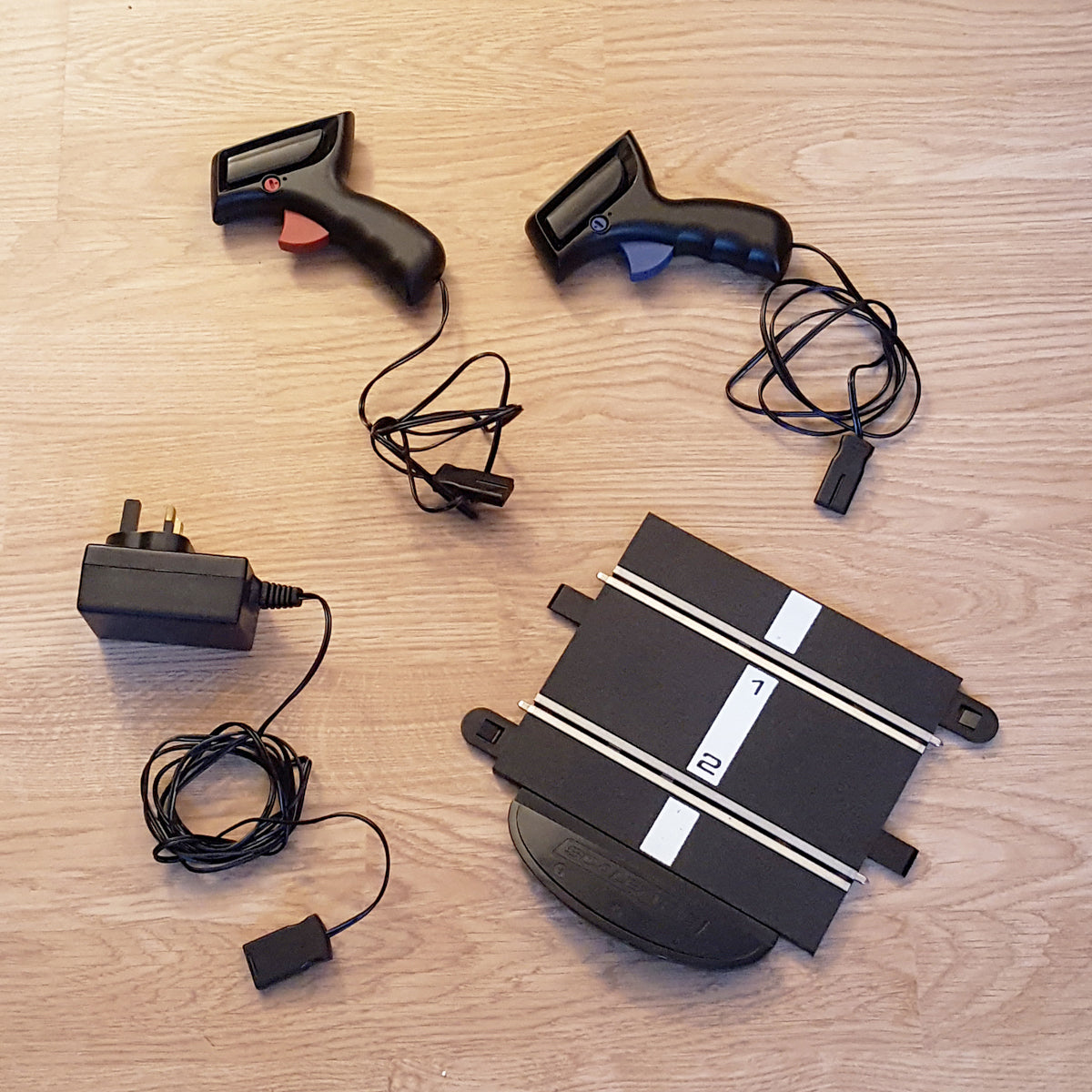 Scalextric Sport 1:32 Powerbase C8545, Speed Limiting Controllers C8437 & Plug