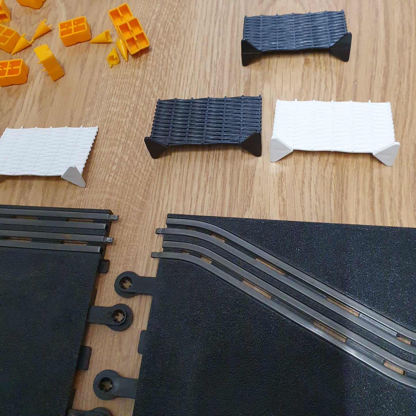 Scalextric 1:32 Classic Track C177 PT77 Goodwood Chicane & Box