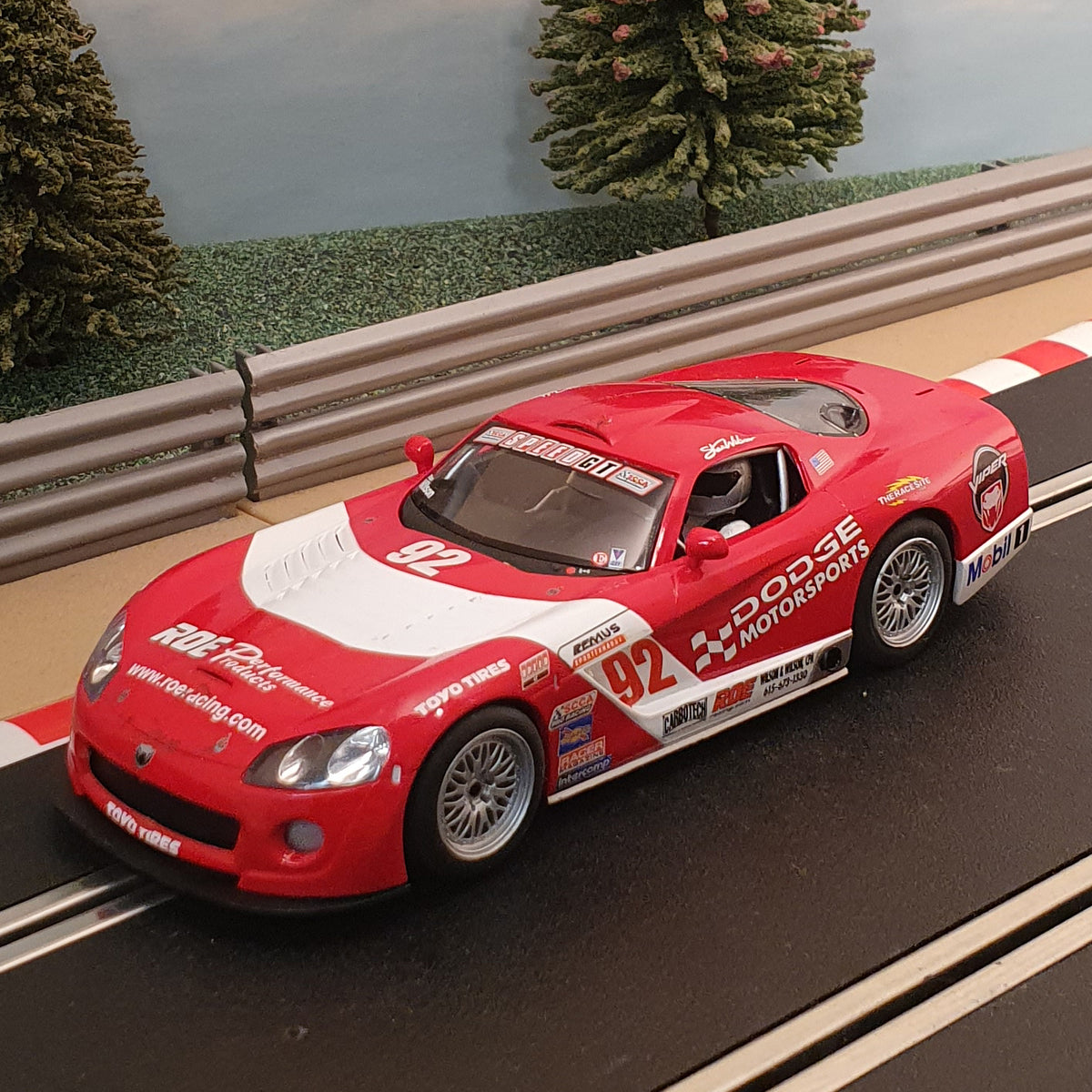 Scalextric C2691 Dodge Viper 3-R Racing #92 - Red *LIGHTS* #GWS