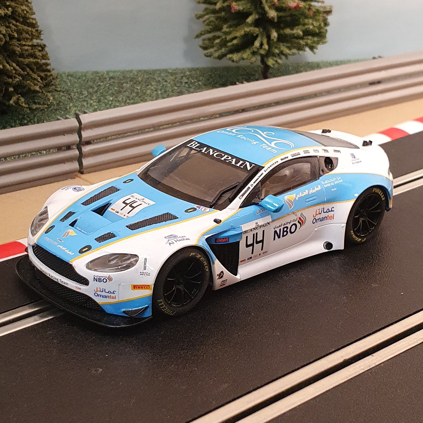 Scalextric 1:32 Car - C3843 Aston Martin Vantage GT3 #44 *LIGHTS* #S