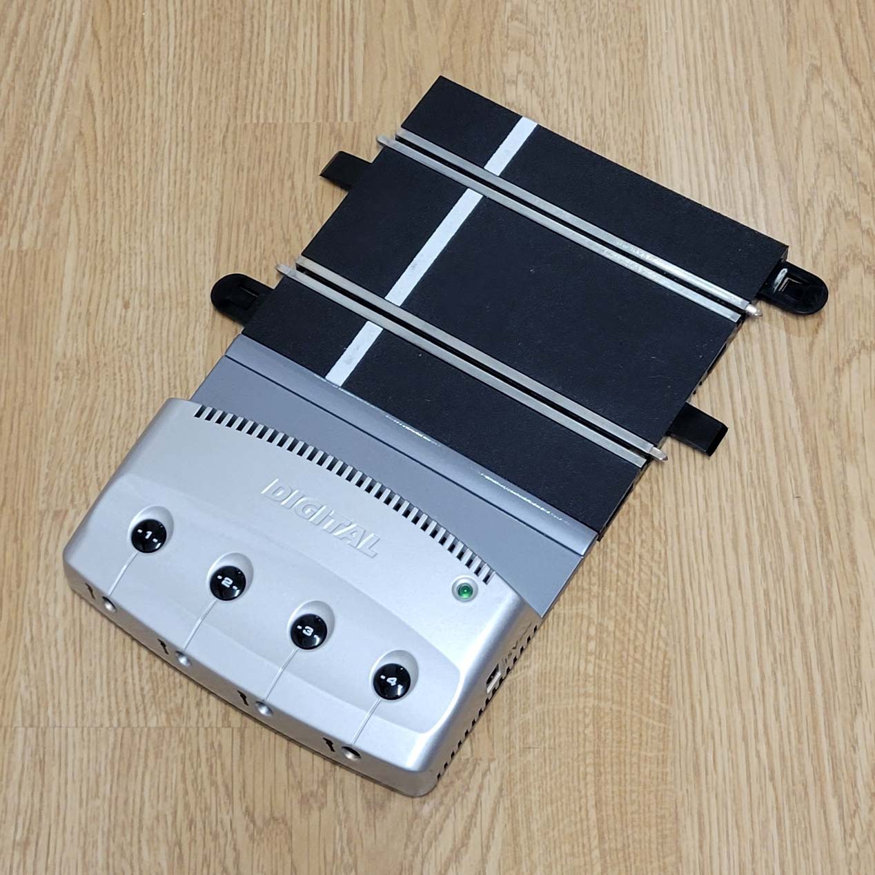 Scalextric Digital Track 4 Car PowerBase Start Piece C4PBD x 2 Both Variants #E