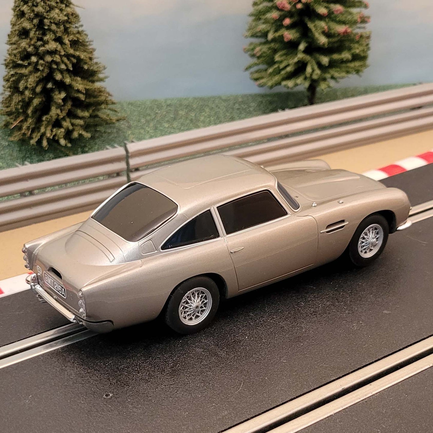 Coche Scalextric 1:32 - James Bond 007 Aston Martin DB5 #Y