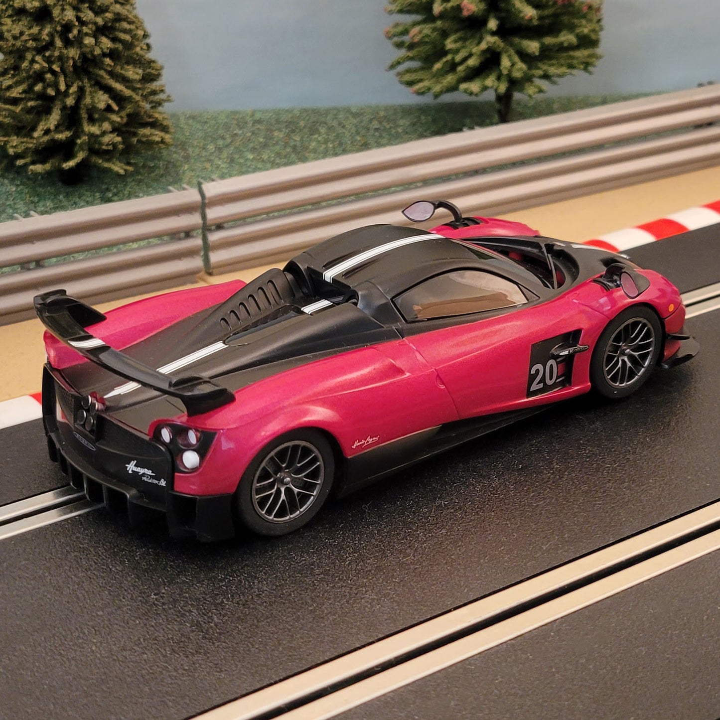 Scalextric C4274 Pagani Huayra #20