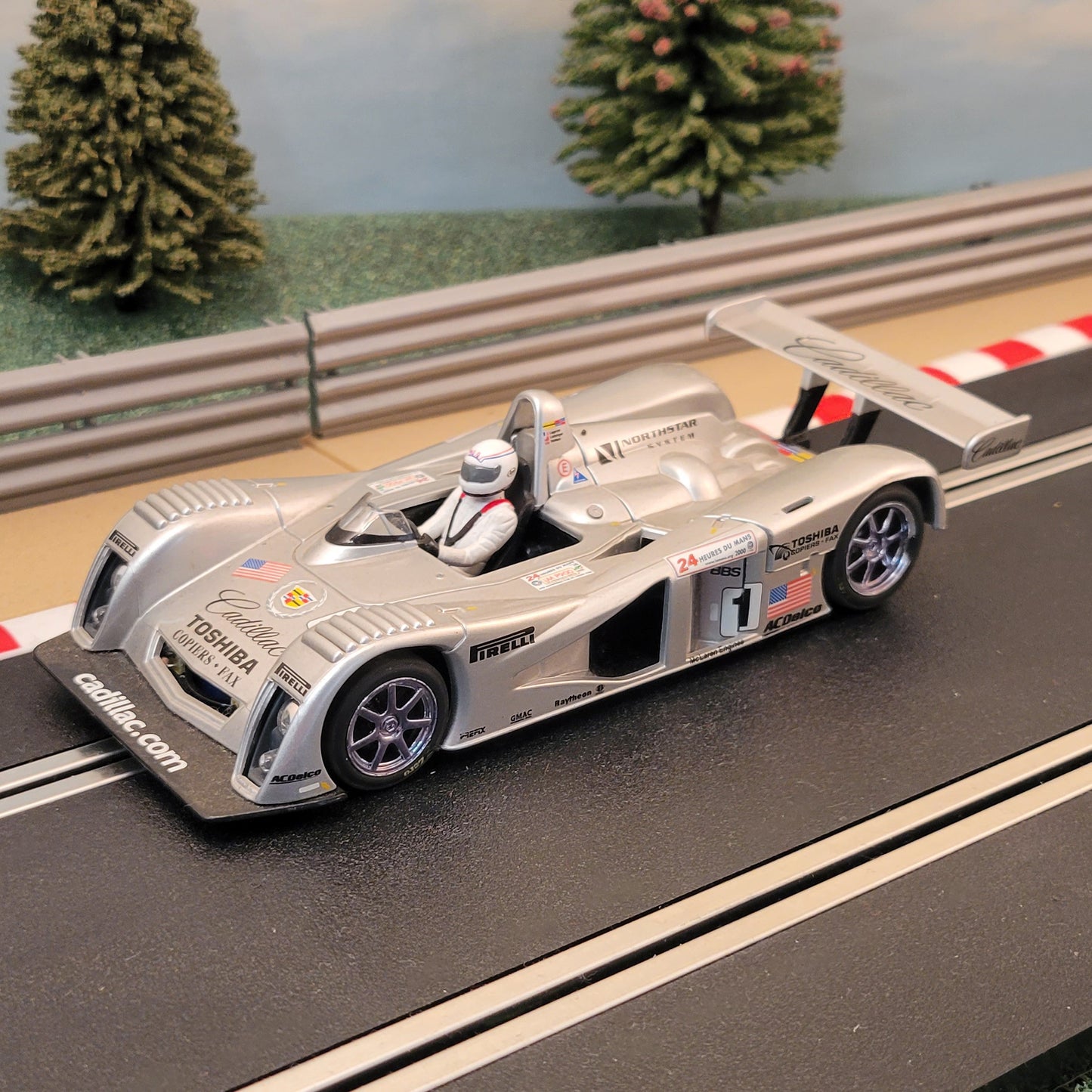 Coche Scalextric 1:32 - C2258 Le Mans 2000 Cadillac LMP #1 *LUCES* #FMTV