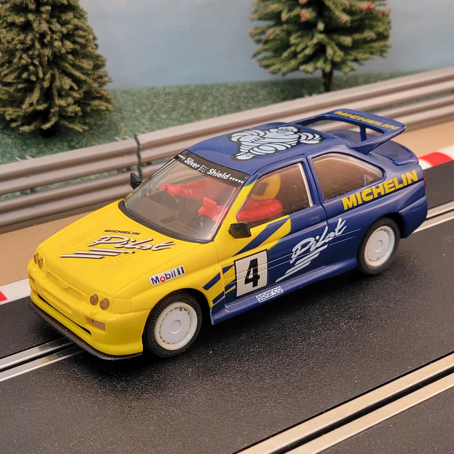 Coche Scalextric 1:32 - C677 Ford Escort Cosworth - Michelin Pilot #4 *LUCES* #M