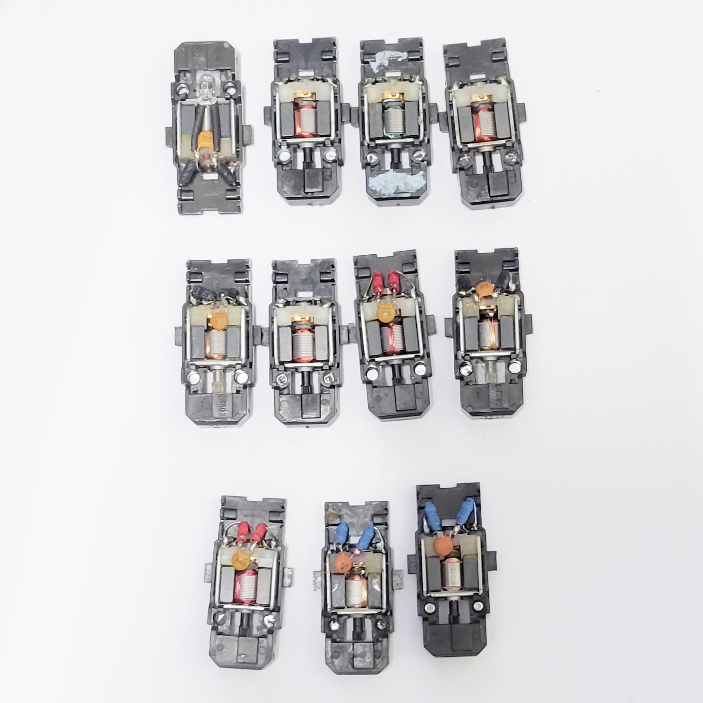 Micro Scalextric 12V 1:64 Car Chassis Wide Flange x 11
