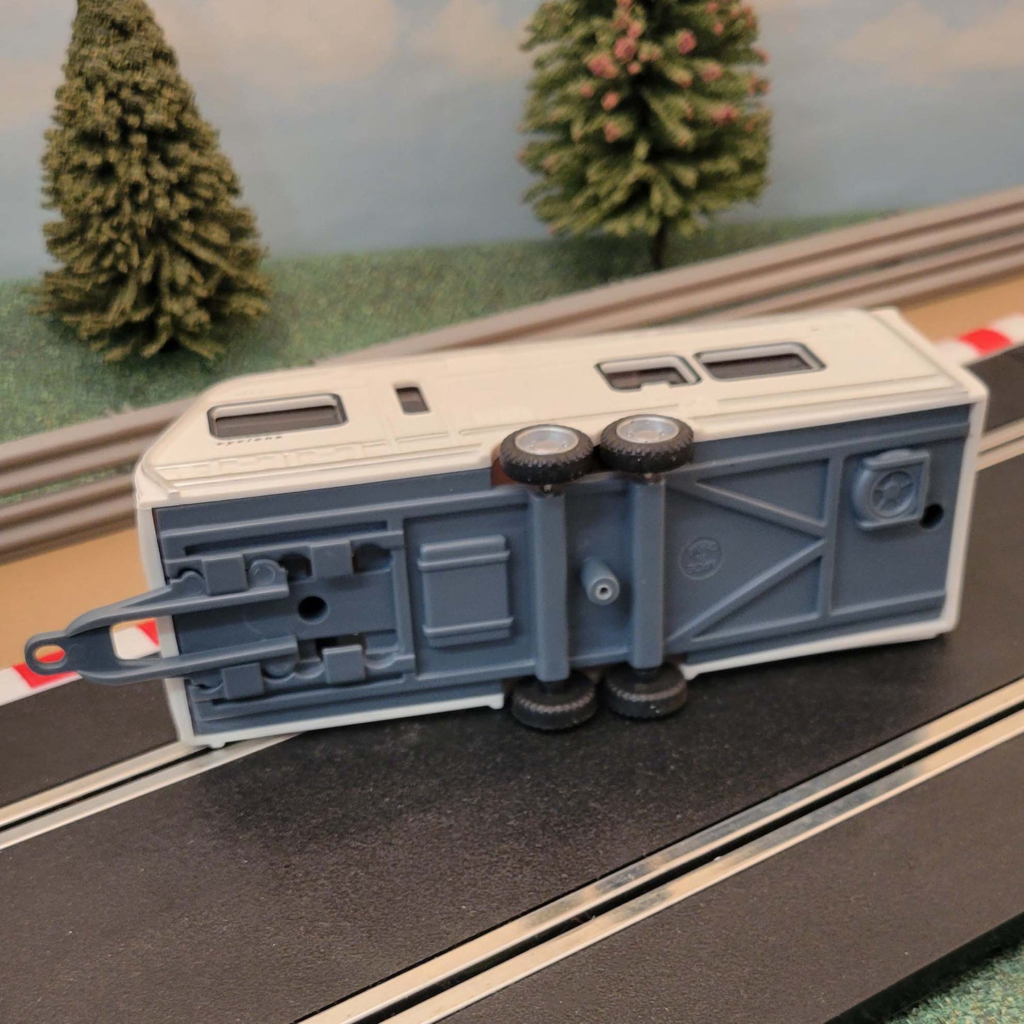 Caravan Suitable For Scalextric 1:32 Slot Car Track - Elddis Cyclone