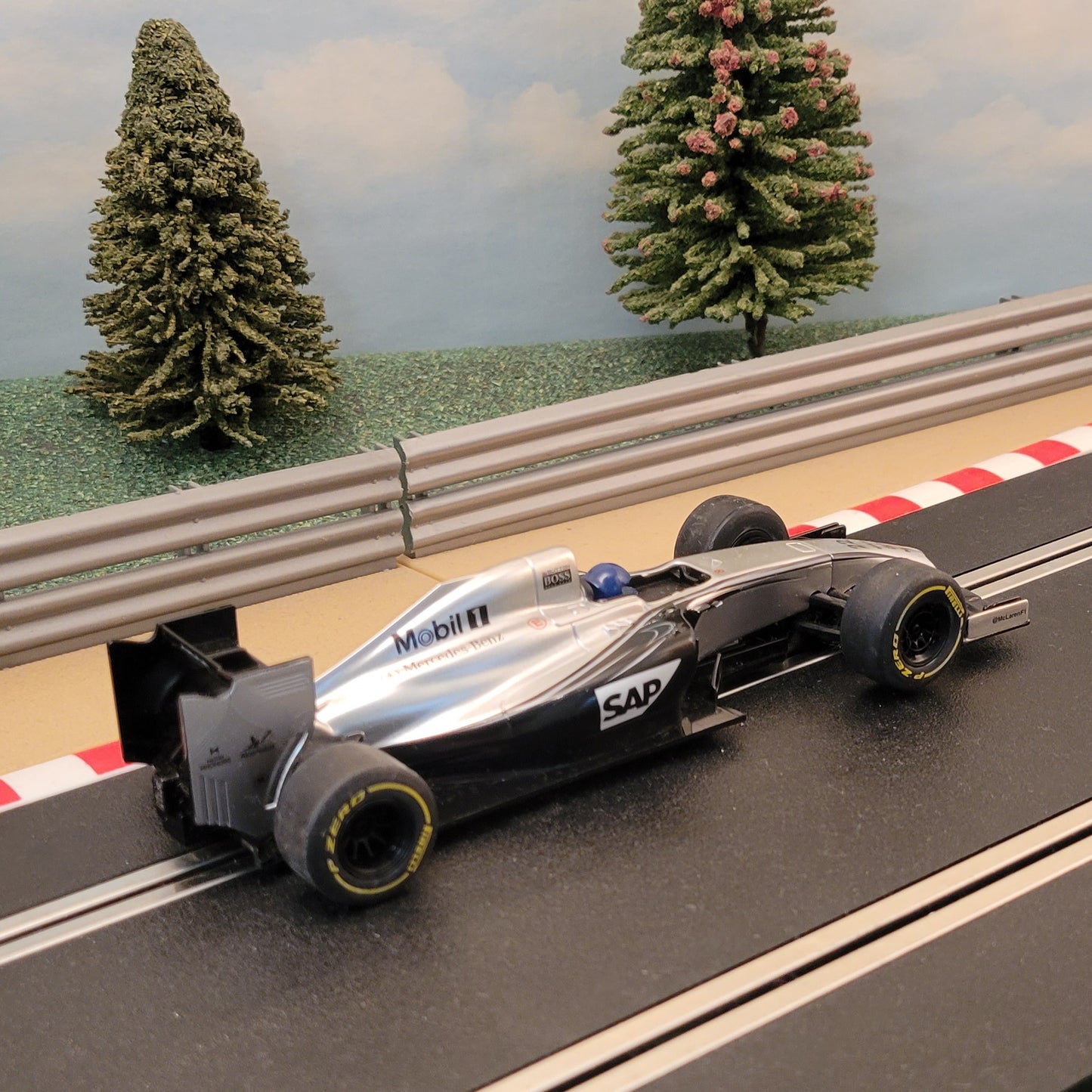 Scalextric 1:32 Car - C1346 F1 SAP Jenson Button #22 #J