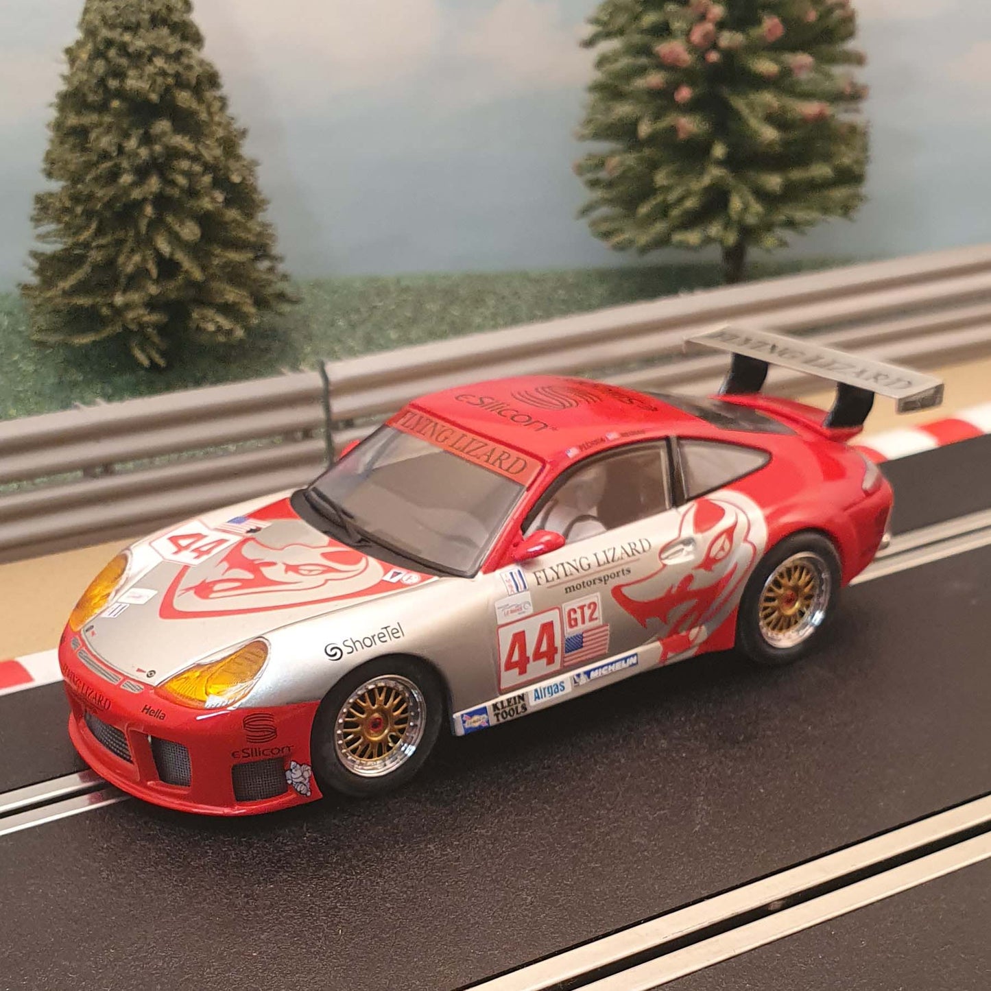 Scalextric 1:32 Car - Porsche 911 GT3R #44 Flying Lizard *LIGHTS* #E