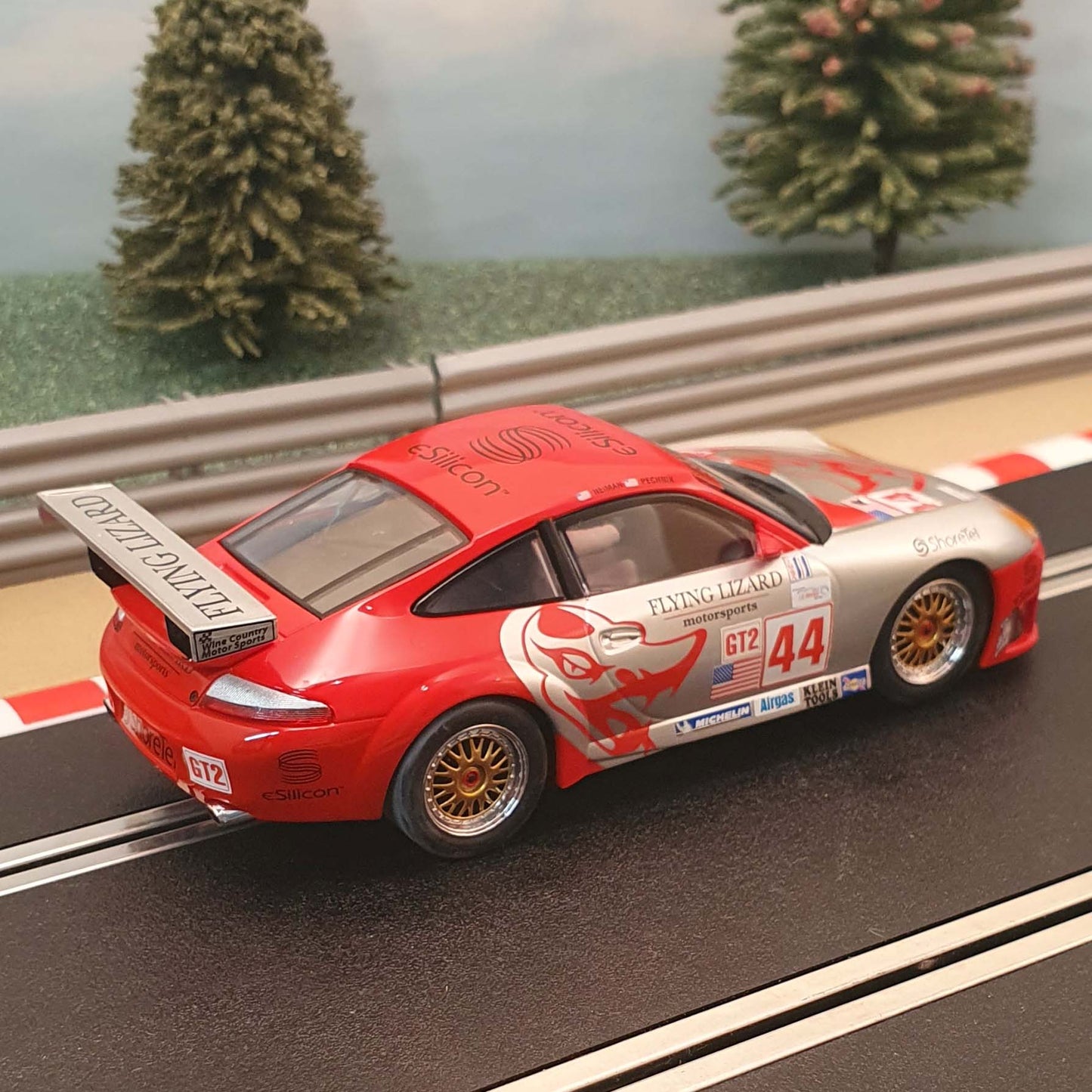 Scalextric 1:32 Car - Porsche 911 GT3R #44 Flying Lizard *LIGHTS* #E