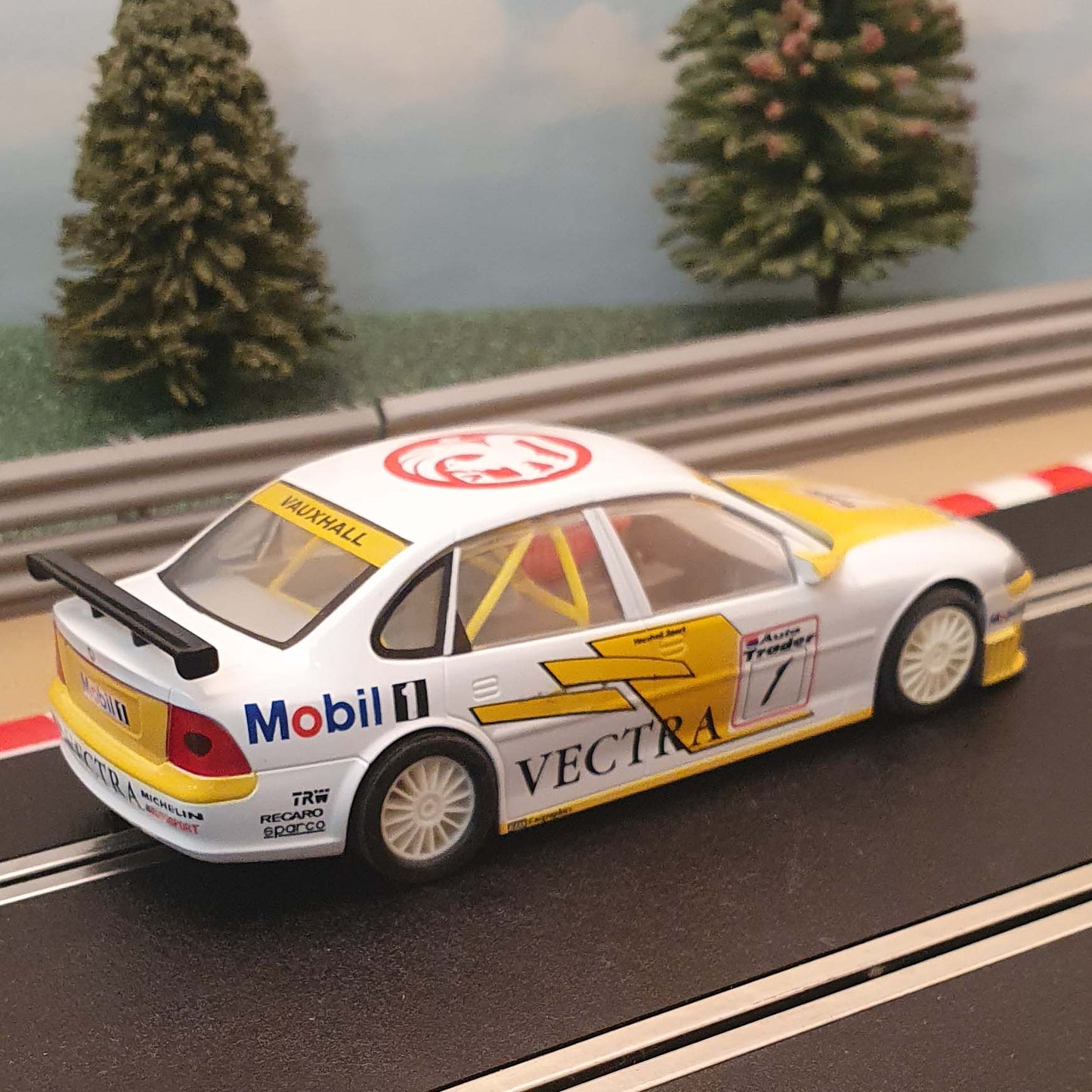 Scalextric 1:32 Car - C2006 Yellow & White Opel Vectra #1 *LIGHTS* #Ka