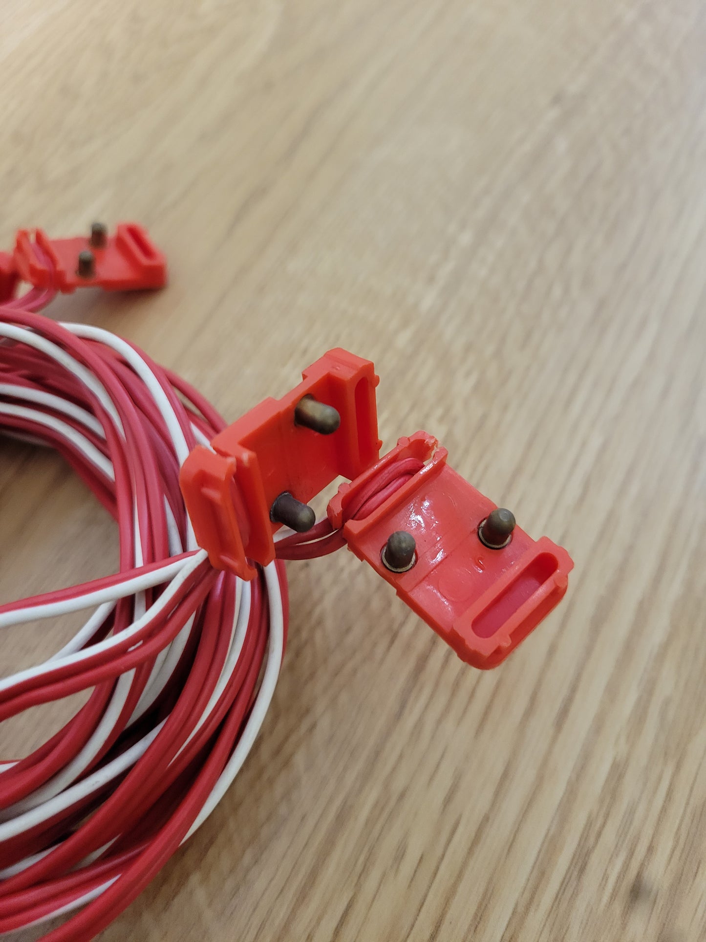 Scalextric A252 C252 Power Boost Cables Leads - Pair Red 3m