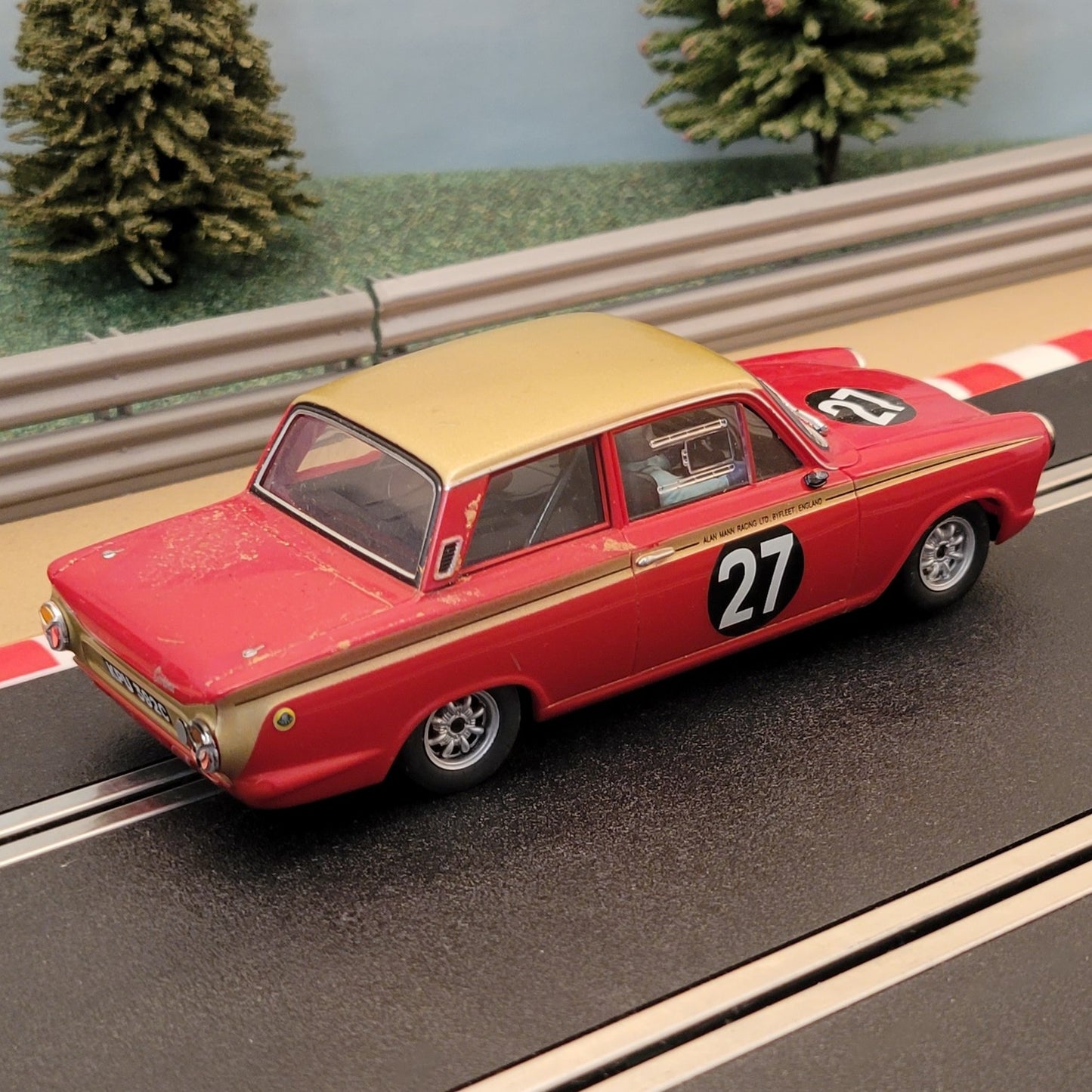 REVELL Slot Car 08379 LOTUS CORTINA Alan Mann Racing Runs On Scalextric