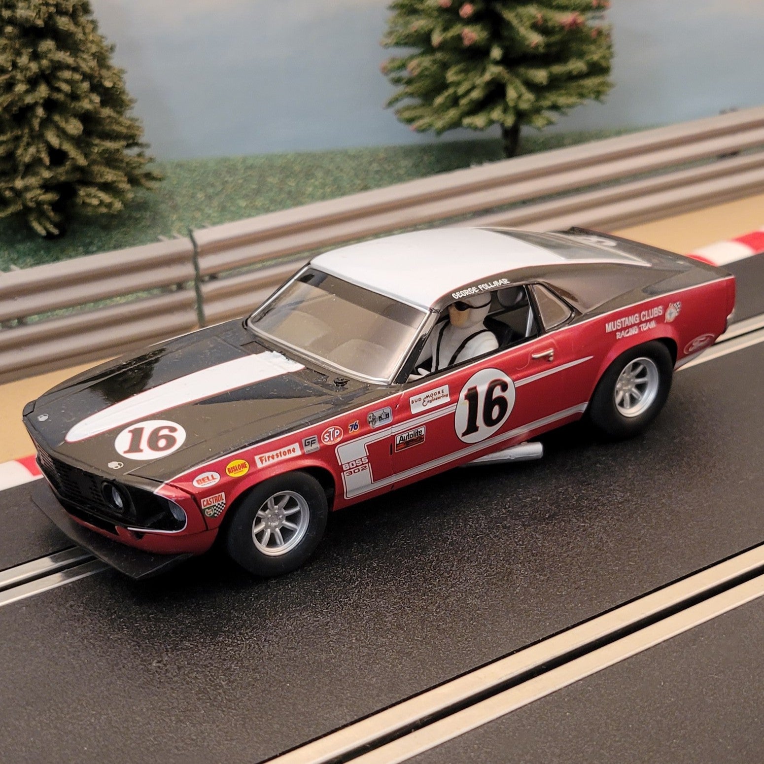 スケーレックストリック フォード マスタング Boss 302 1:32 Amazon.com: Scalextric Ford Mustang Boss 302 George Follmer
