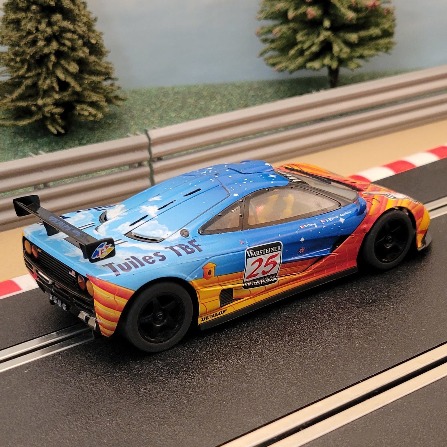Scalextric 1:32 Car - C3917 McLaren F1 GTR Le Mans Warsteiner #25 *LIGHTS* #Q