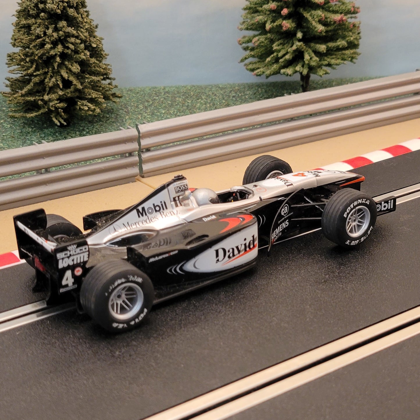 Coche Scalextric 1:32 - C2263 F1 Mercedes Benz McLaren MP4-16 David #4 #MCV