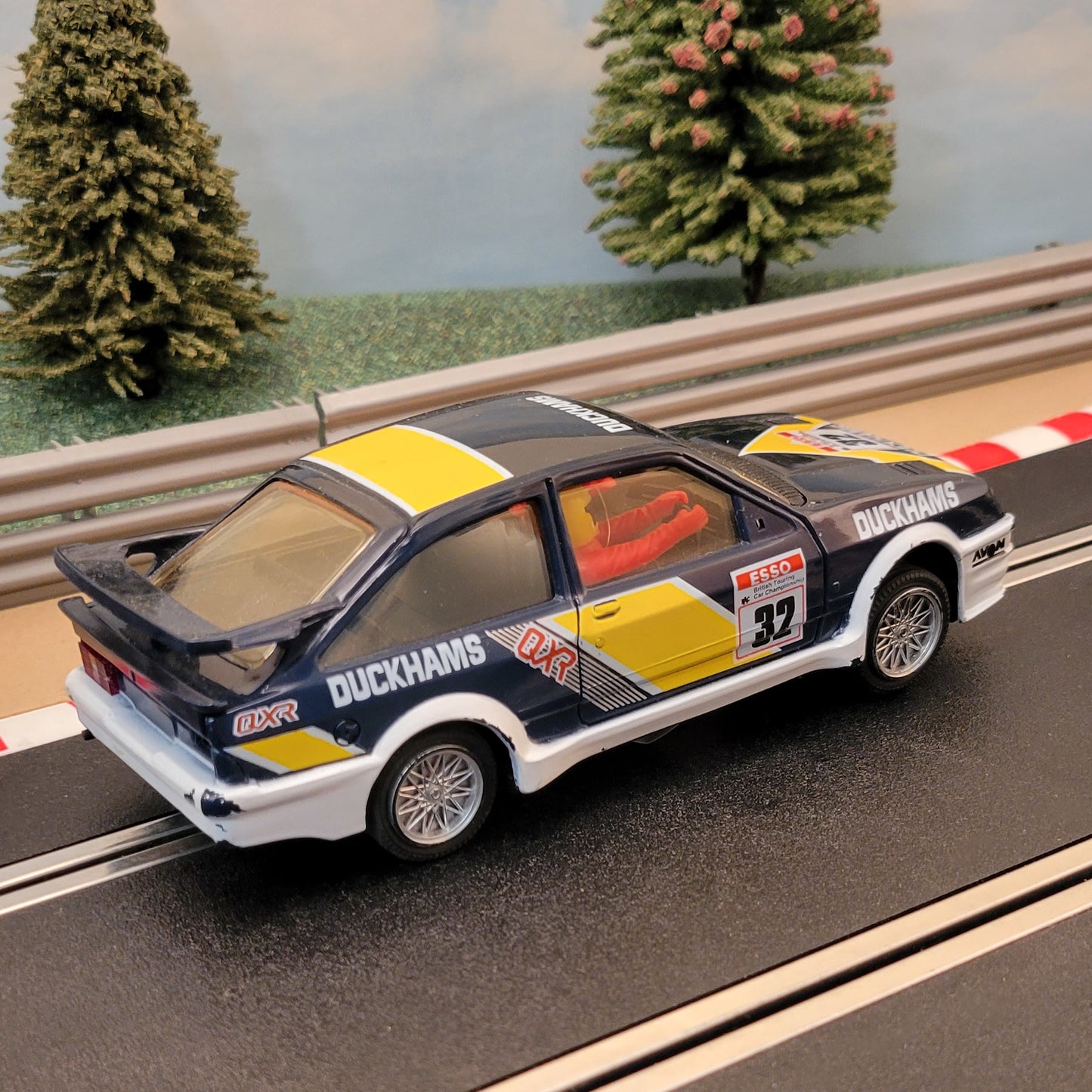 Scalextric 1:32 Car - C311 Ford RS Cosworth Duckhams *LIGHTS* #32