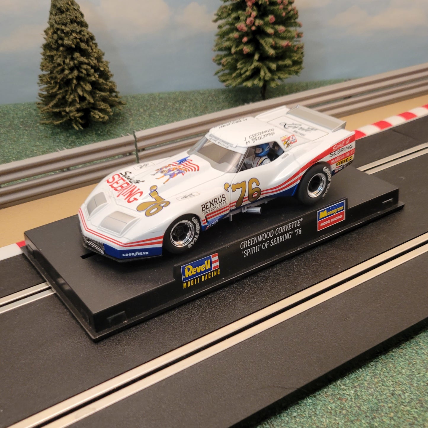 Revell Slot Car 08354 Greenwood Corvette Spirit Sebring '76 Runs On Scalextric