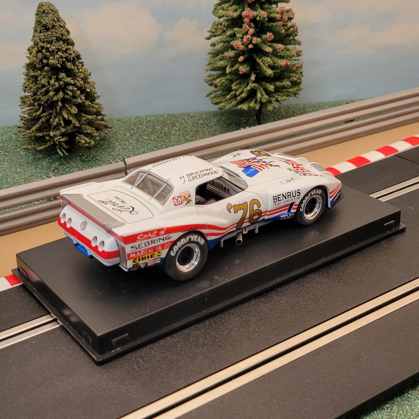 Revell Slot Car 08354 Greenwood Corvette Spirit Sebring '76 Runs On Scalextric
