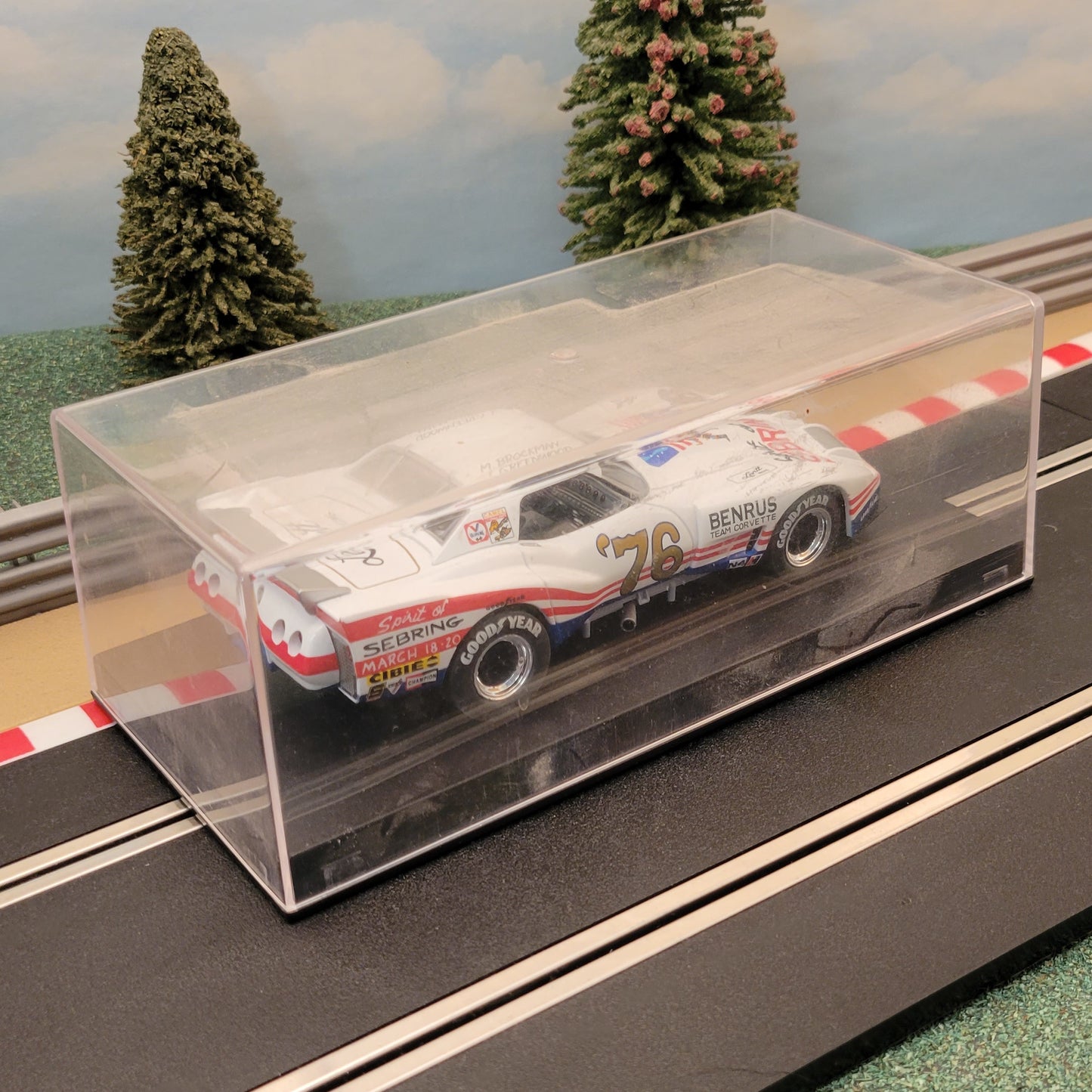 Revell Slot Car 08354 Greenwood Corvette Spirit Sebring '76 Runs On Scalextric