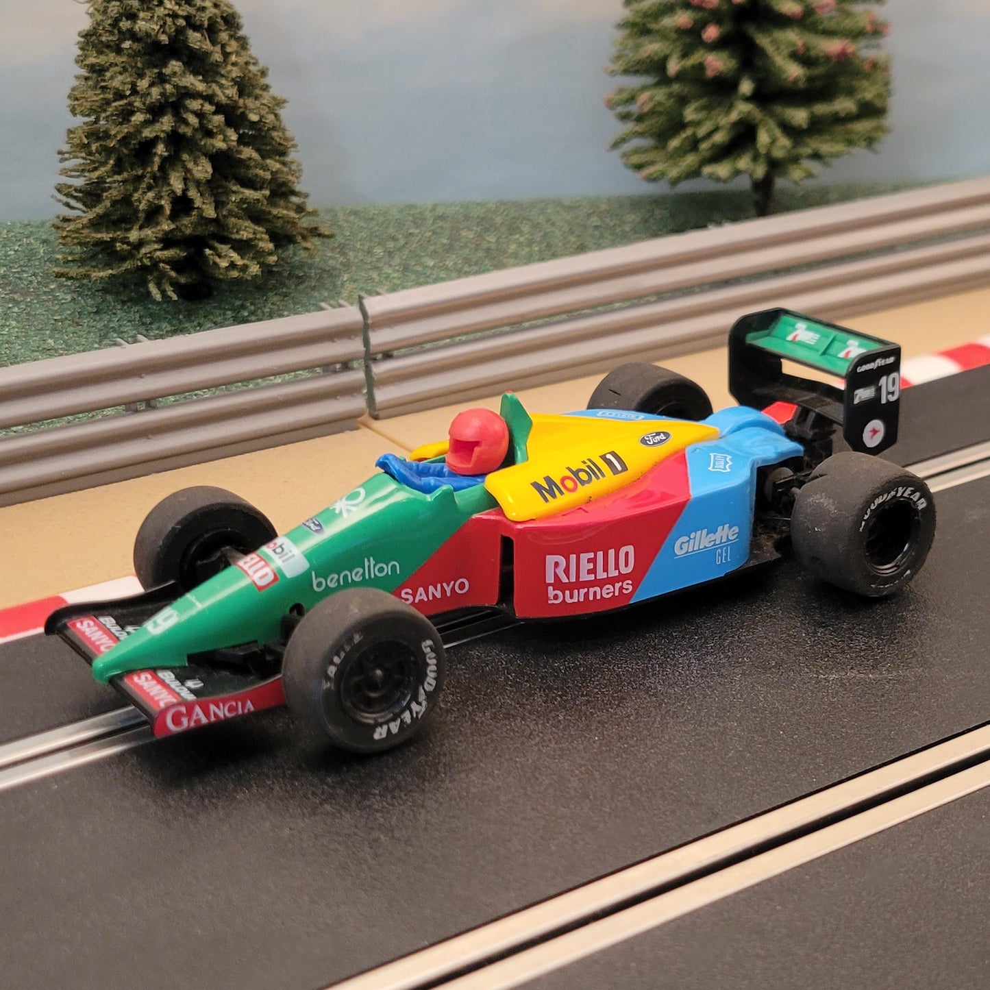 Coche Scalextric 1:32 - Fórmula Uno F1 - C0461 Benetton Ford nº 19 #A