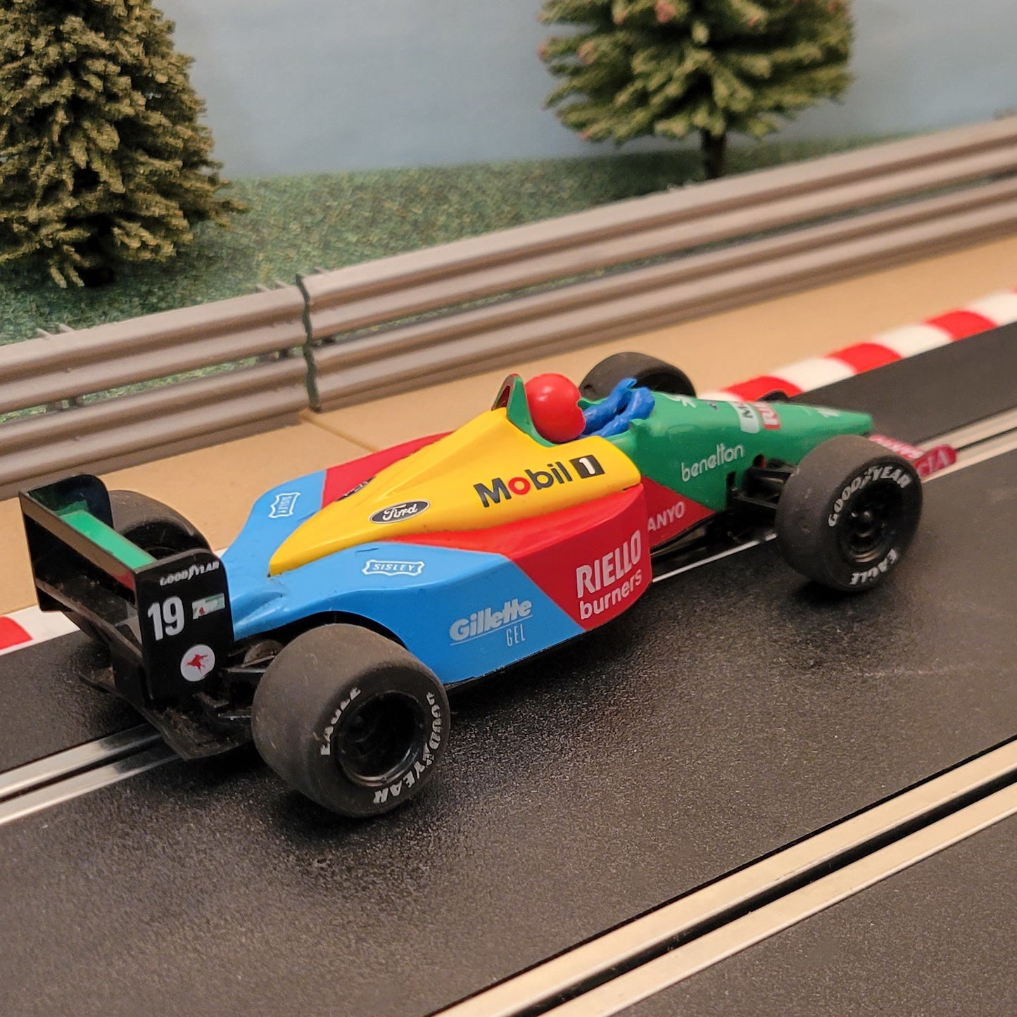 Coche Scalextric 1:32 - Fórmula Uno F1 - C0461 Benetton Ford nº 19 #A