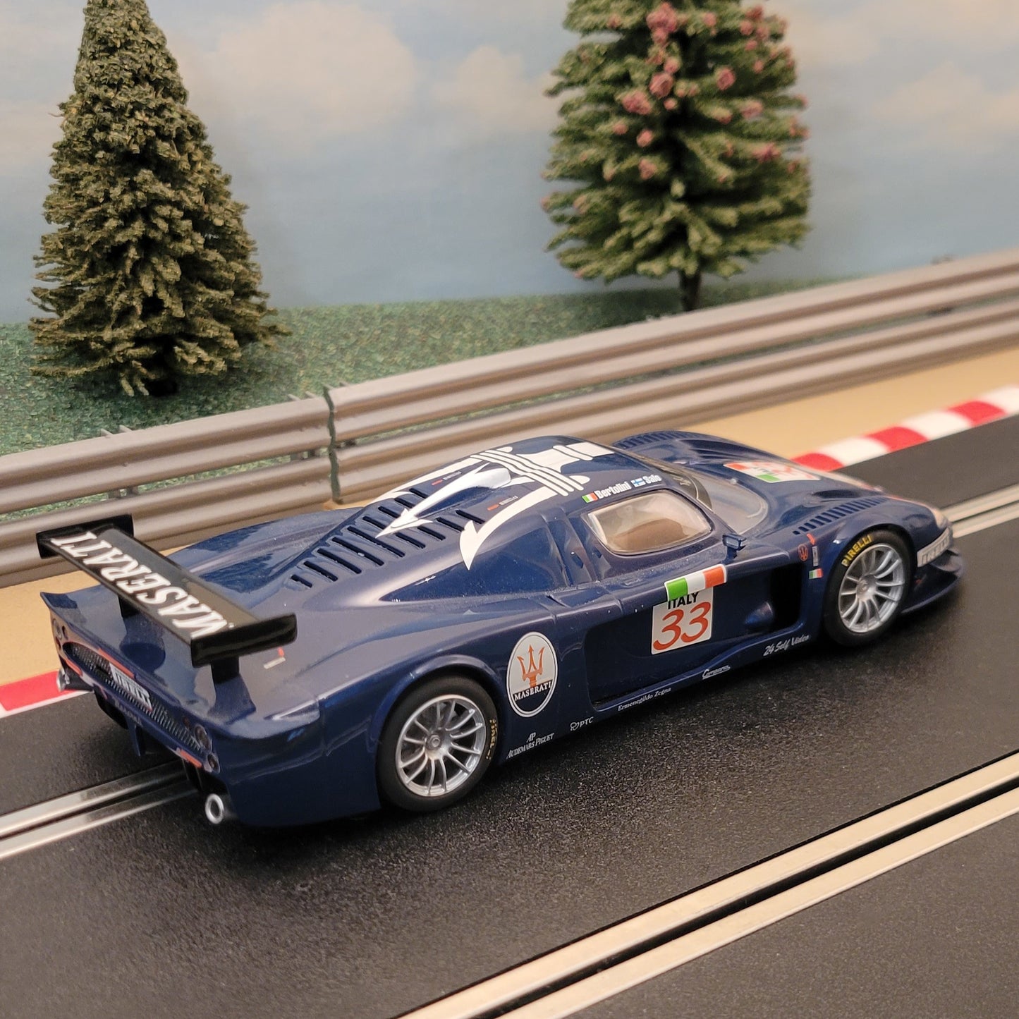 Scalextric 1:32 Digital Car - C2630D Blue Maserati MC12 #33 *LIGHTS* #W