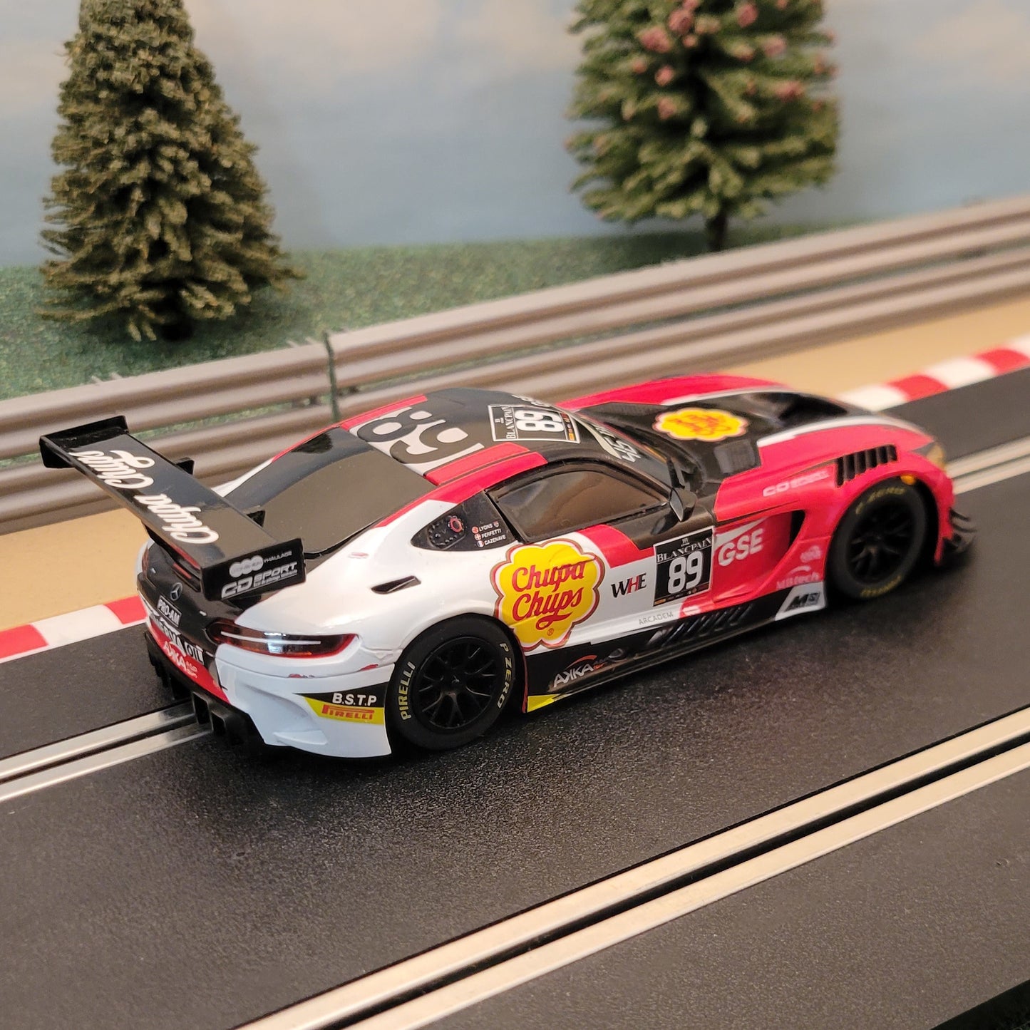 Coche Scalextric 1:32 - Mercedes AMG GT3 Chupa Chups *LUCES* #89
