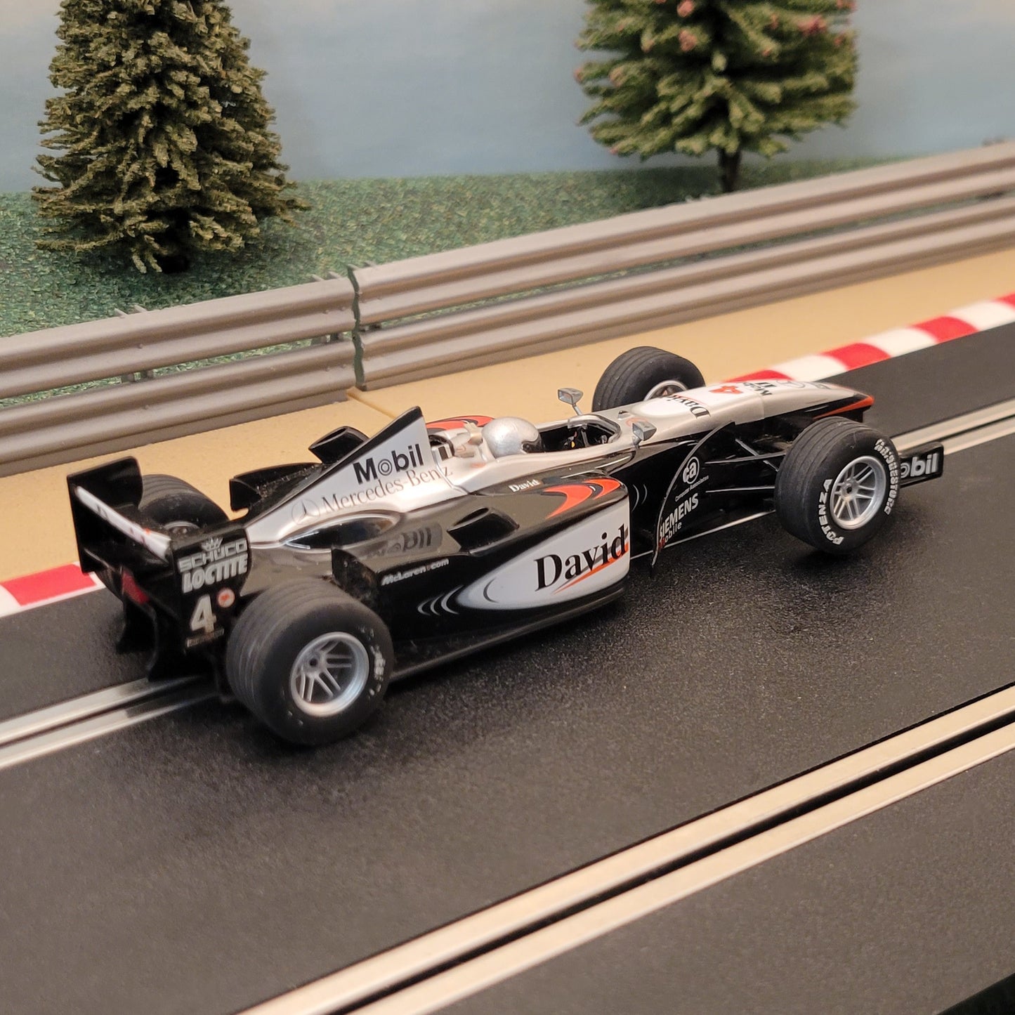Coche Scalextric 1:32 - C2263 F1 Mercedes Benz McLaren MP4-16 David #4 #MI