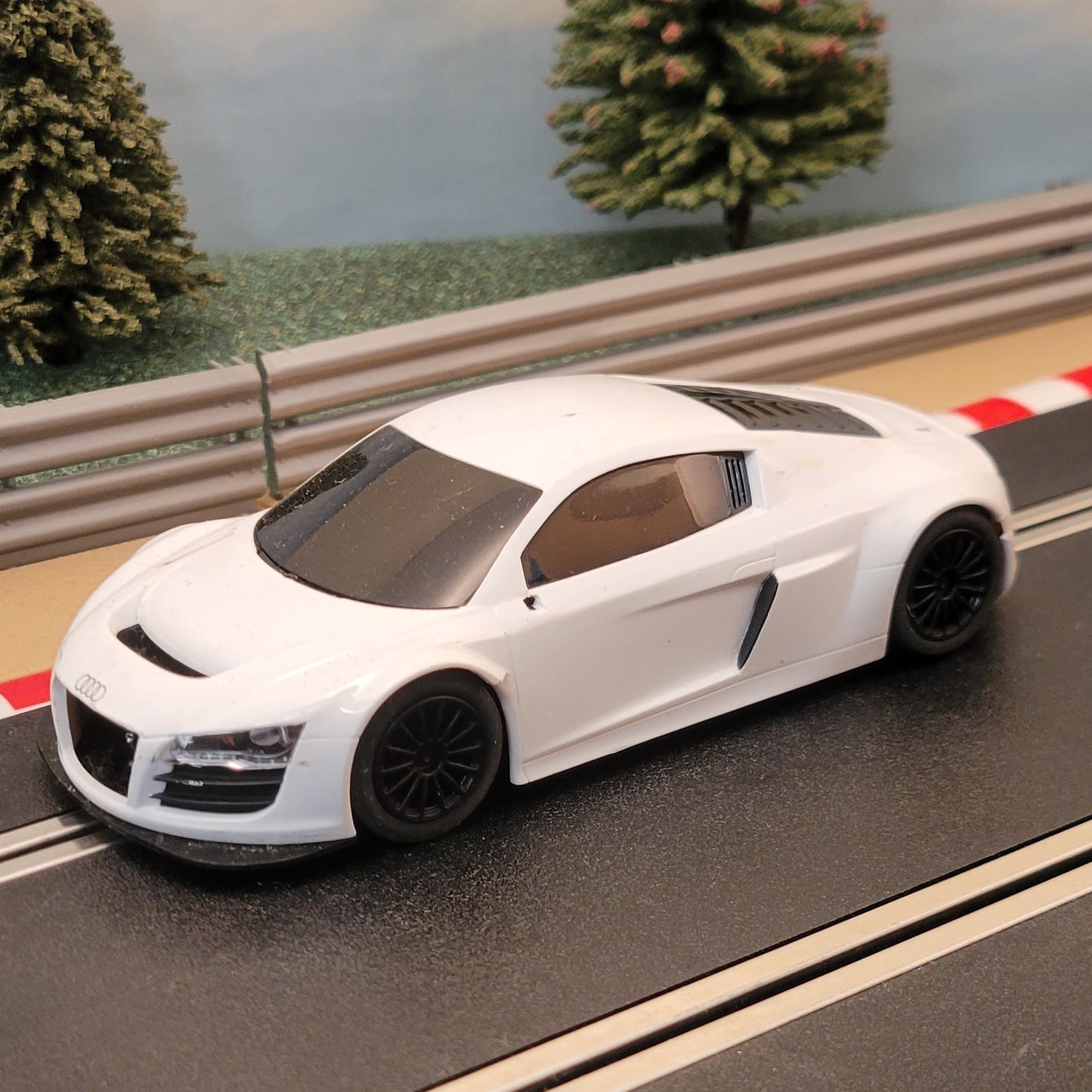 Coche Scalextric 1:32 - Audi R8 GT3 Blanco #MWSG