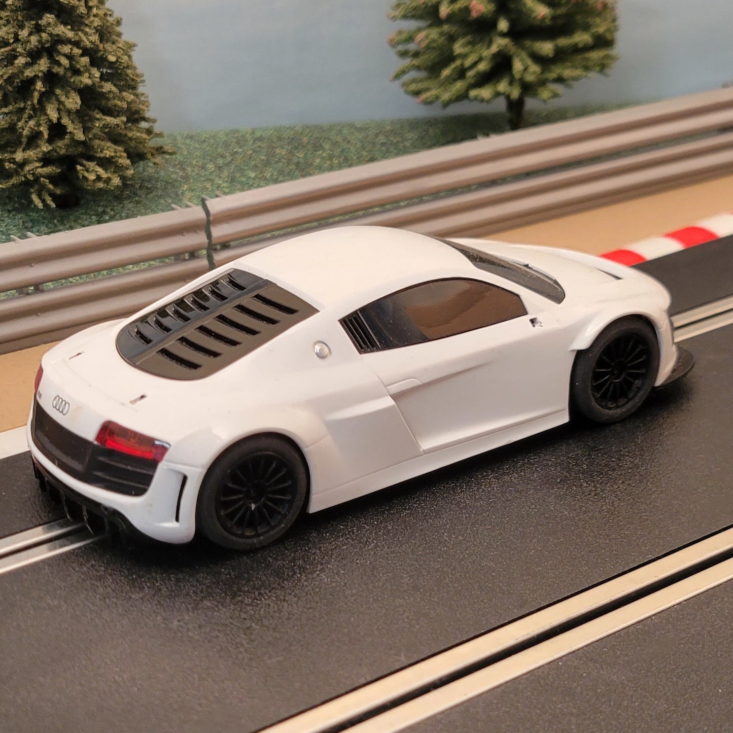 Coche Scalextric 1:32 - Audi R8 GT3 Blanco #MWSG