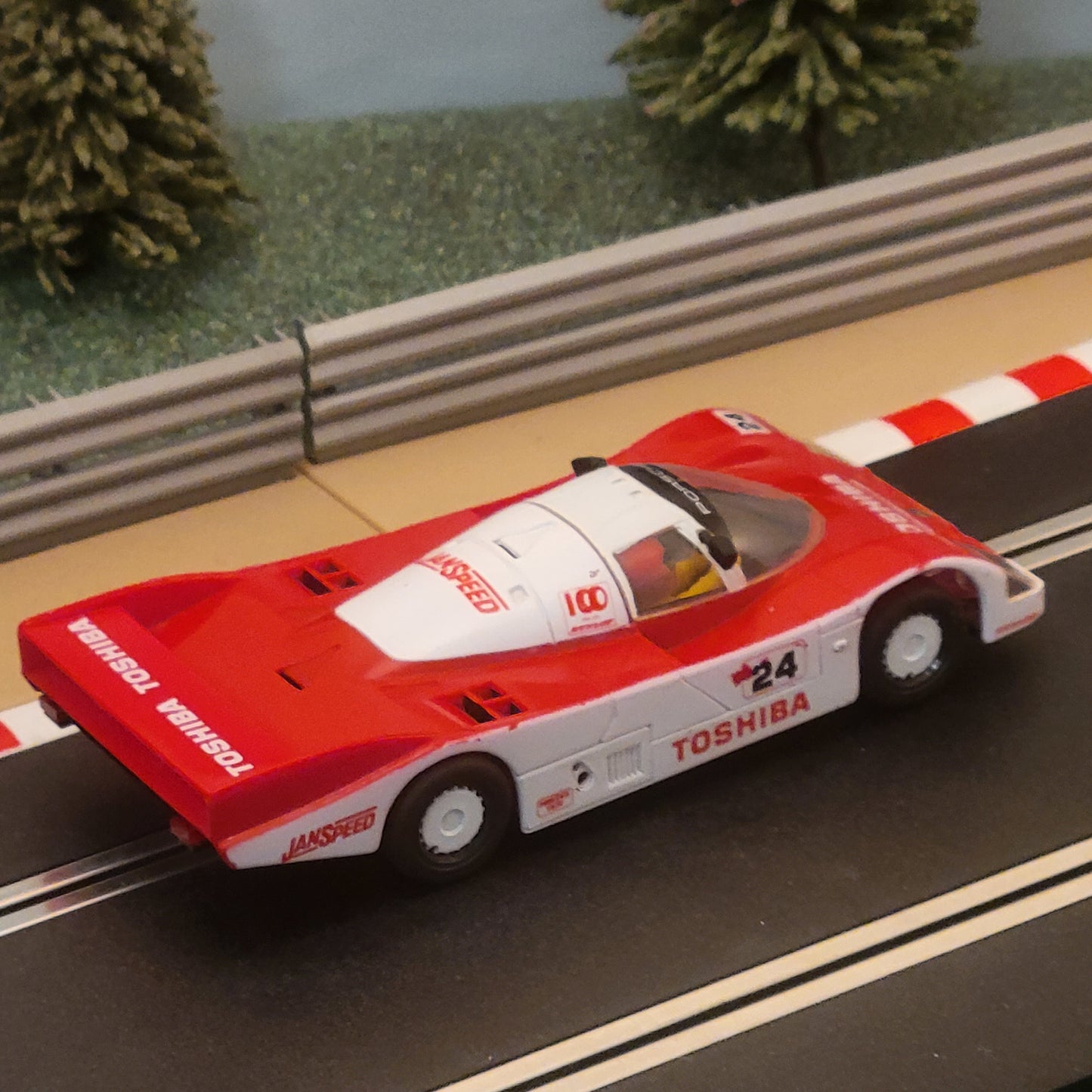 Scalextric 1:32 Car - Porsche 962 Toshiba #24 *LIGHTS*