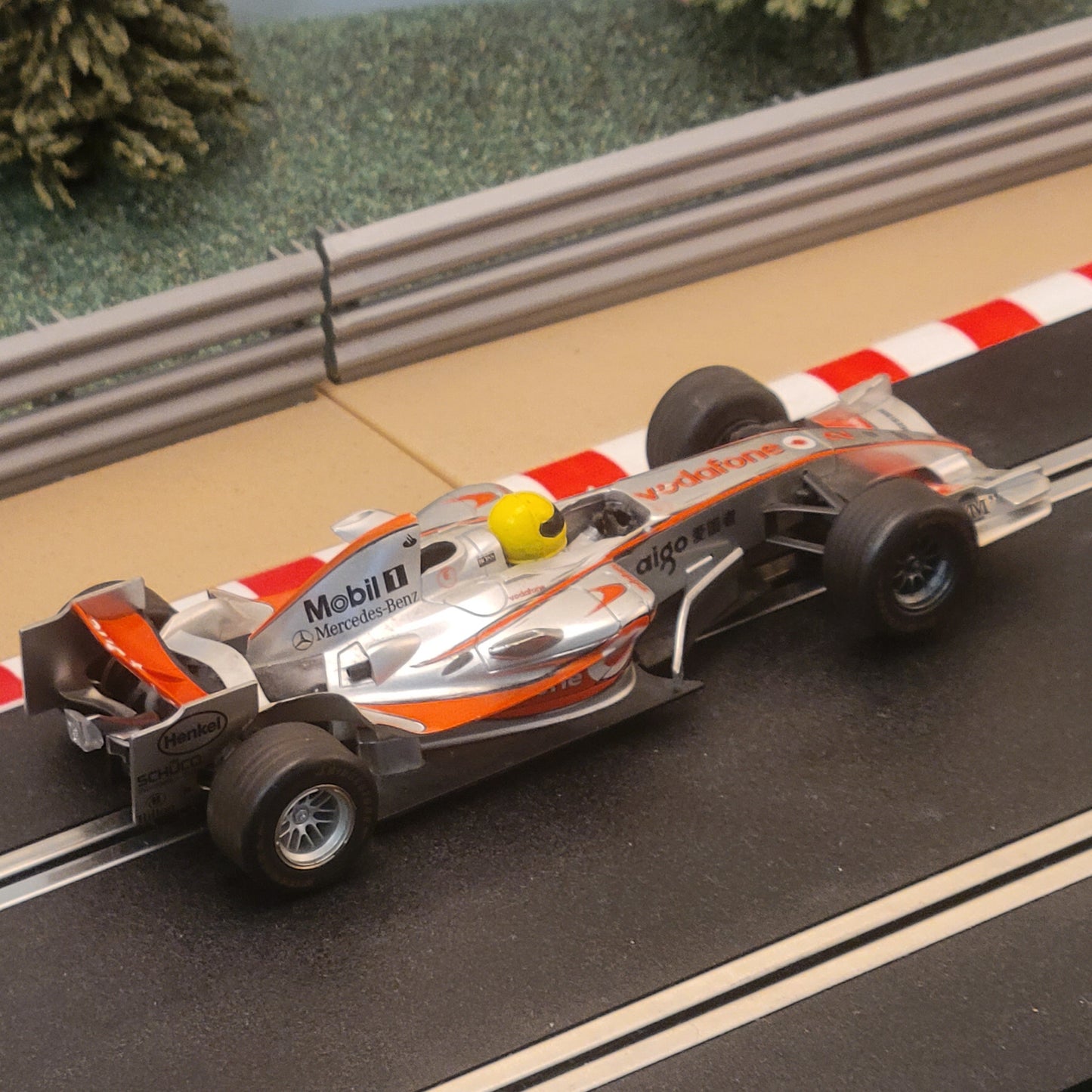 Coche Scalextric 1:32 - C2837 F1 Vodafone MP4-21 Lewis Hamilton #2 #MI