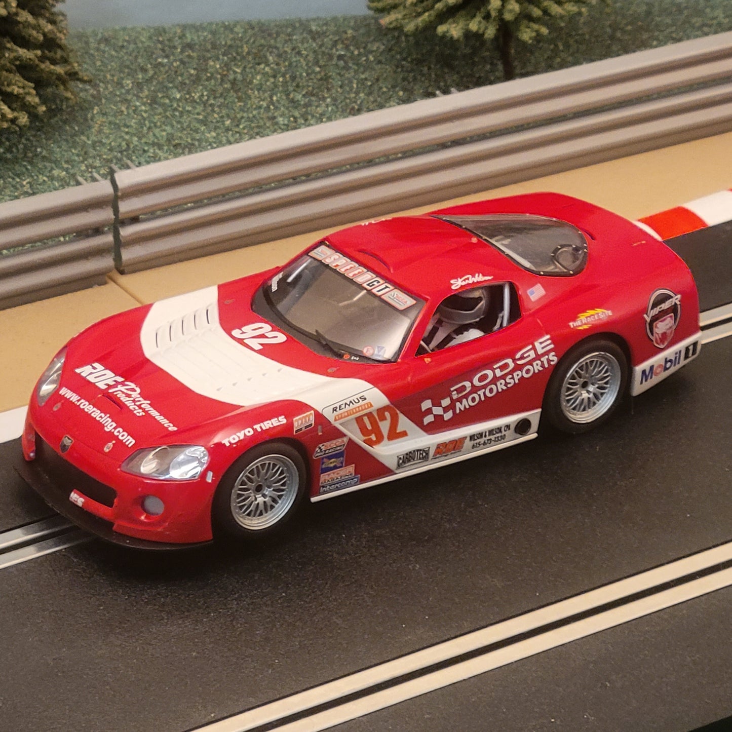 Scalextric 1:32 Digital Car - C2691D Red Dodge Viper #92 *LIGHTS* #J