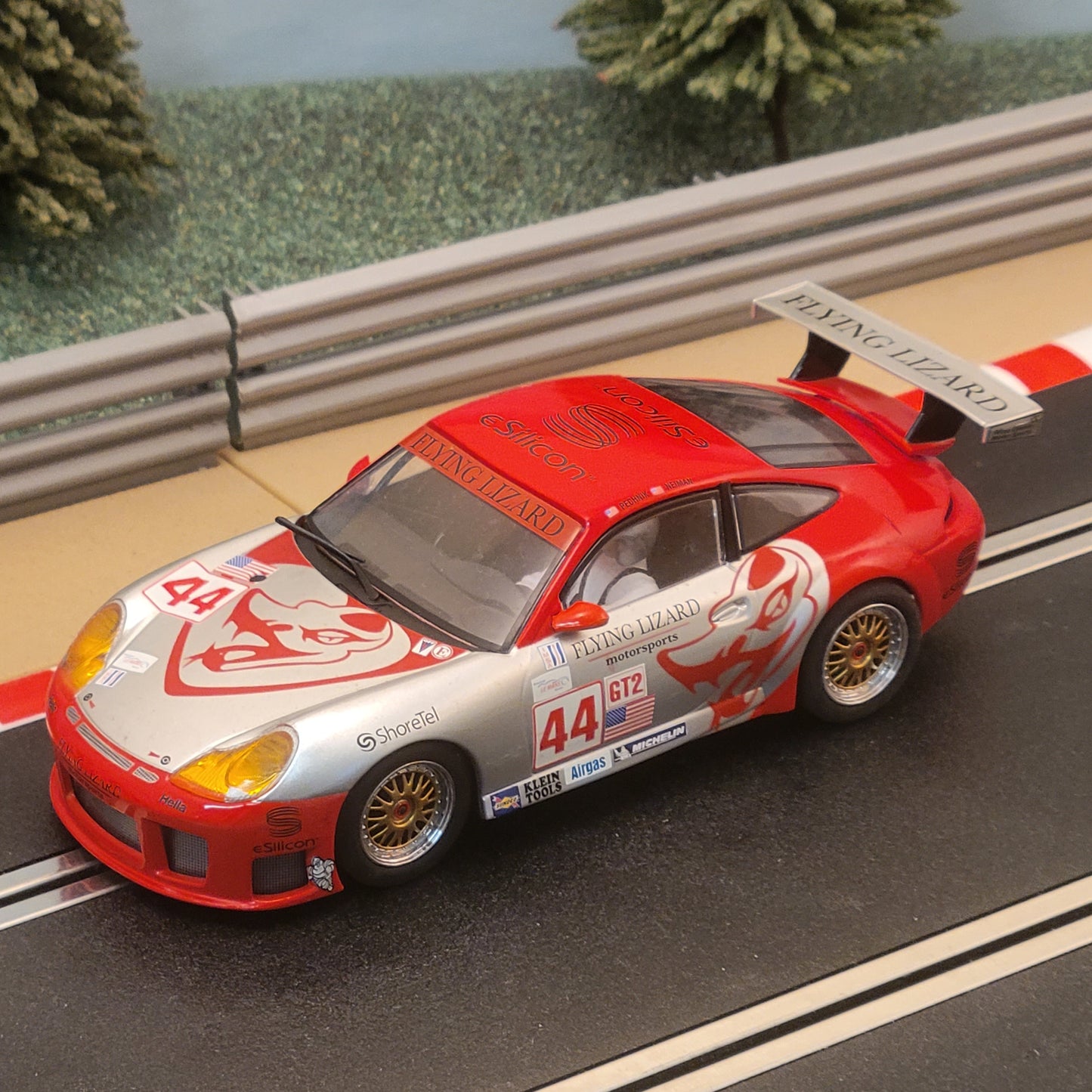 Coche Scalextric 1:32 - Porsche 911 GT3R #44 Flying Lizard *LUCES* #M