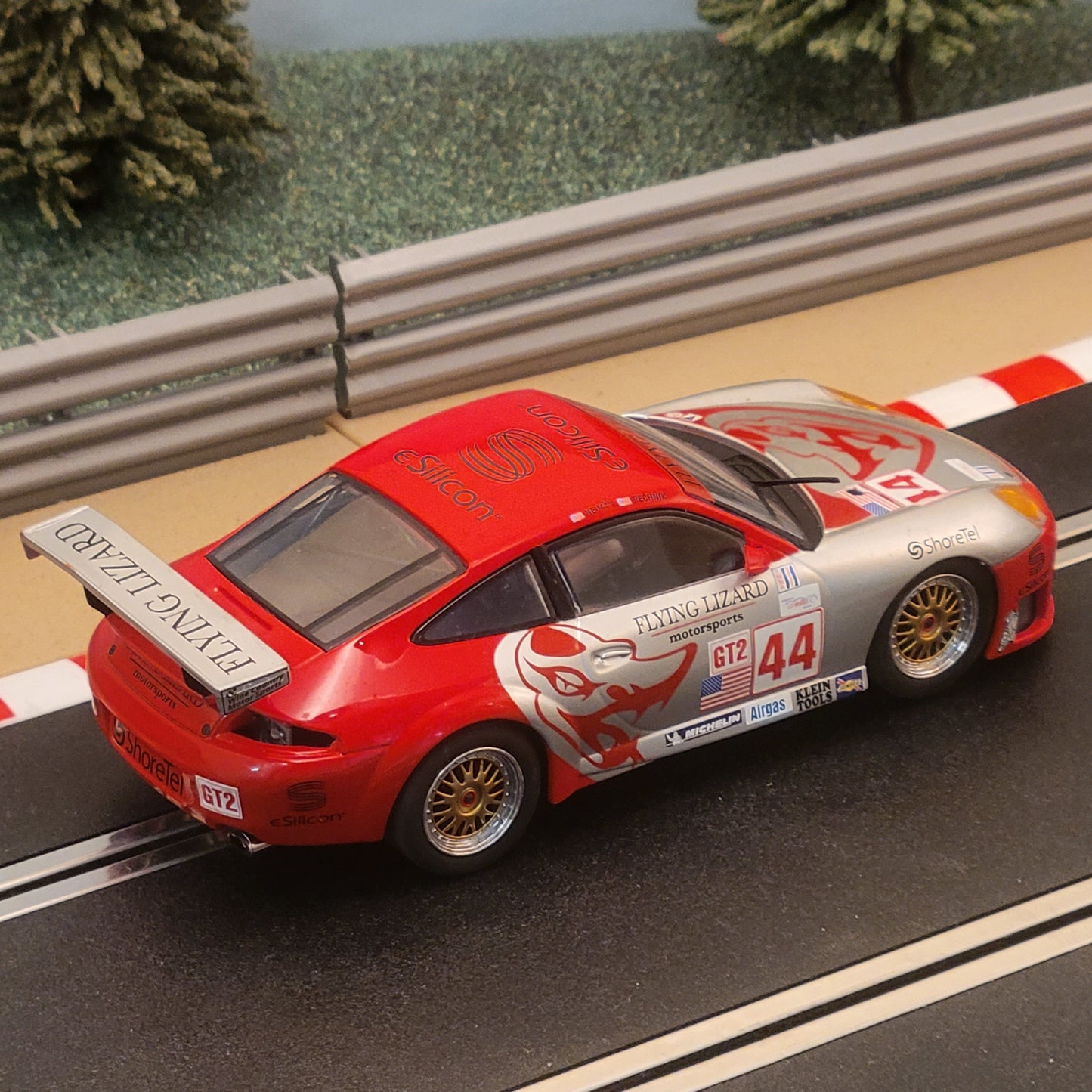 Coche Scalextric 1:32 - Porsche 911 GT3R #44 Flying Lizard *LUCES* #M