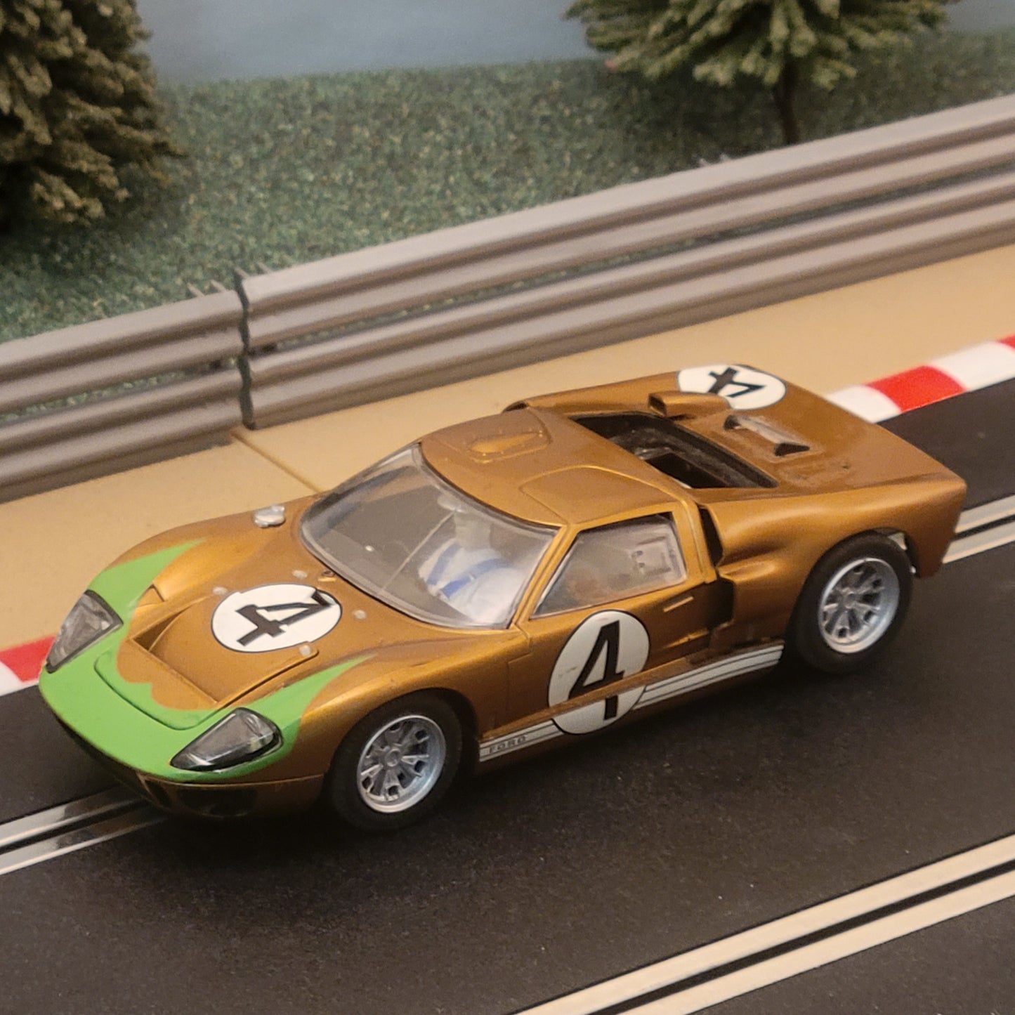 Coche Scalextric 1:32 - C3026 Ford GT40 plateado y negro *LUCES* #7