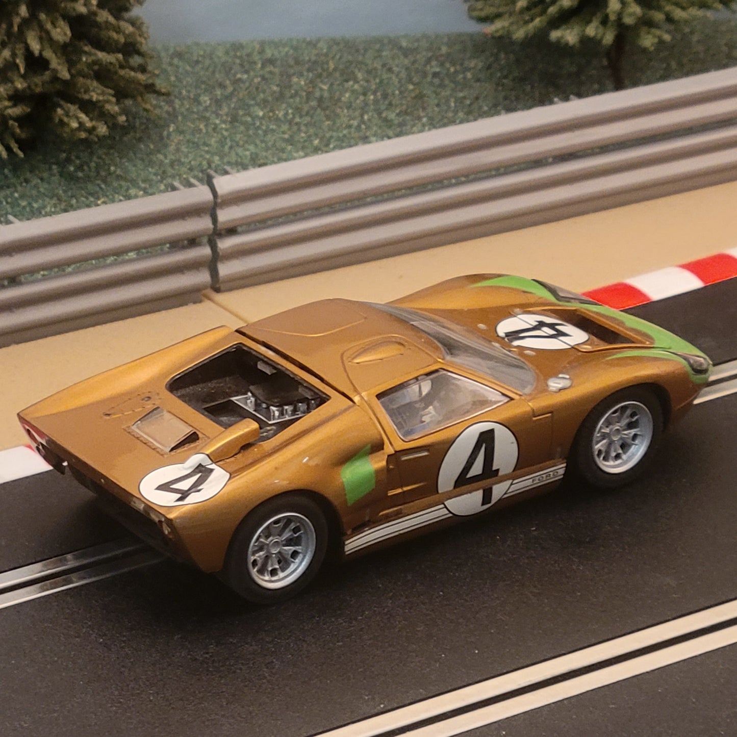 Coche Scalextric 1:32 - C3026 Ford GT40 plateado y negro *LUCES* #7