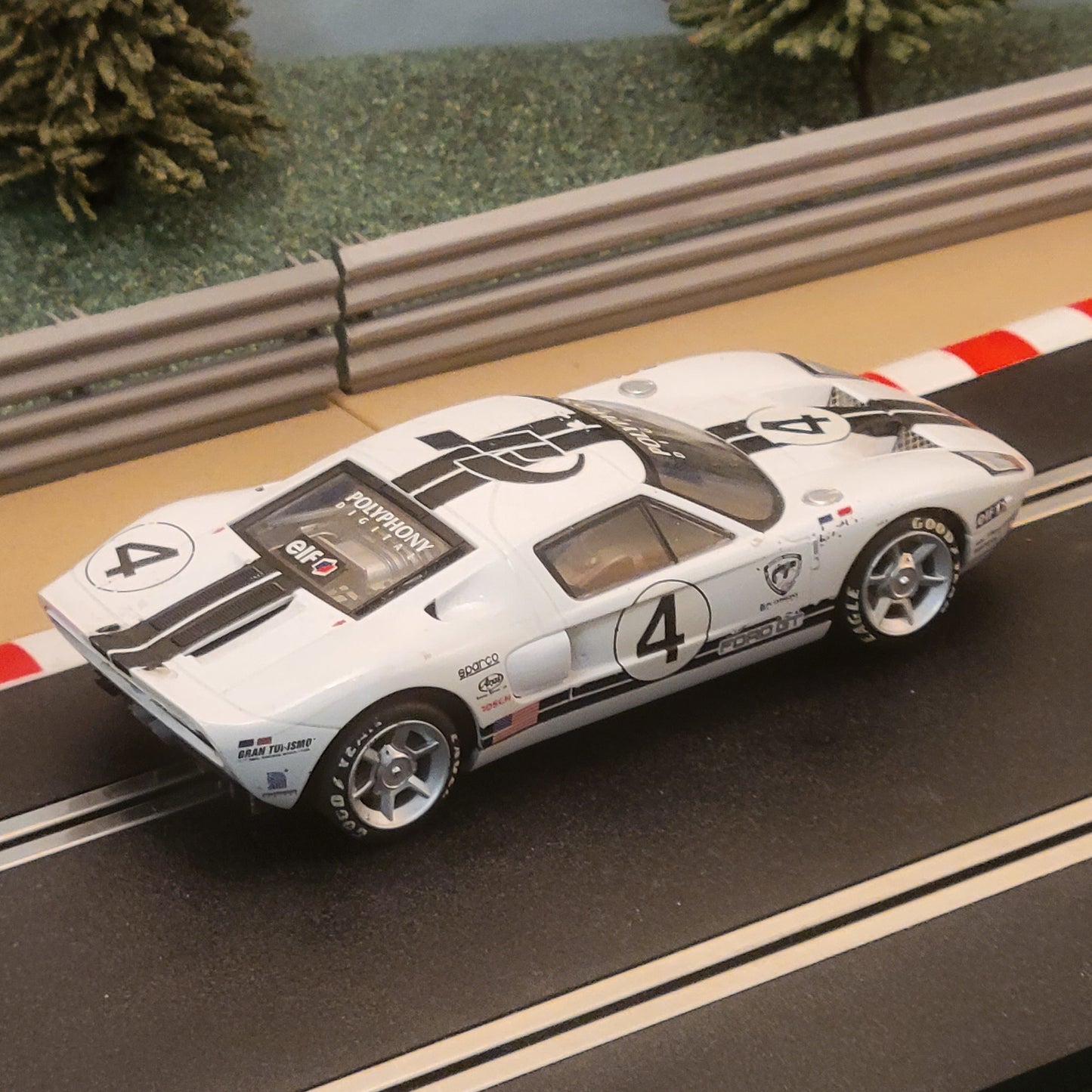 Scalextric 1:32 Digital Car - C2995 White Ford GT #4 *LIGHTS* #Q