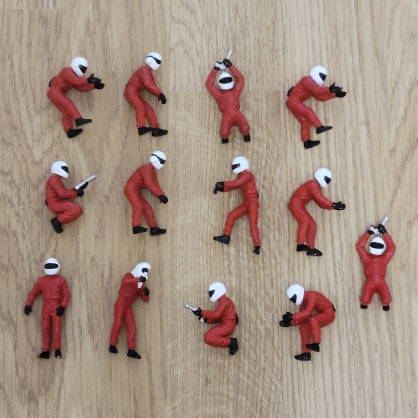 Scalextric 1:32 Pit Crew Figures Red C8324 C8325 #F