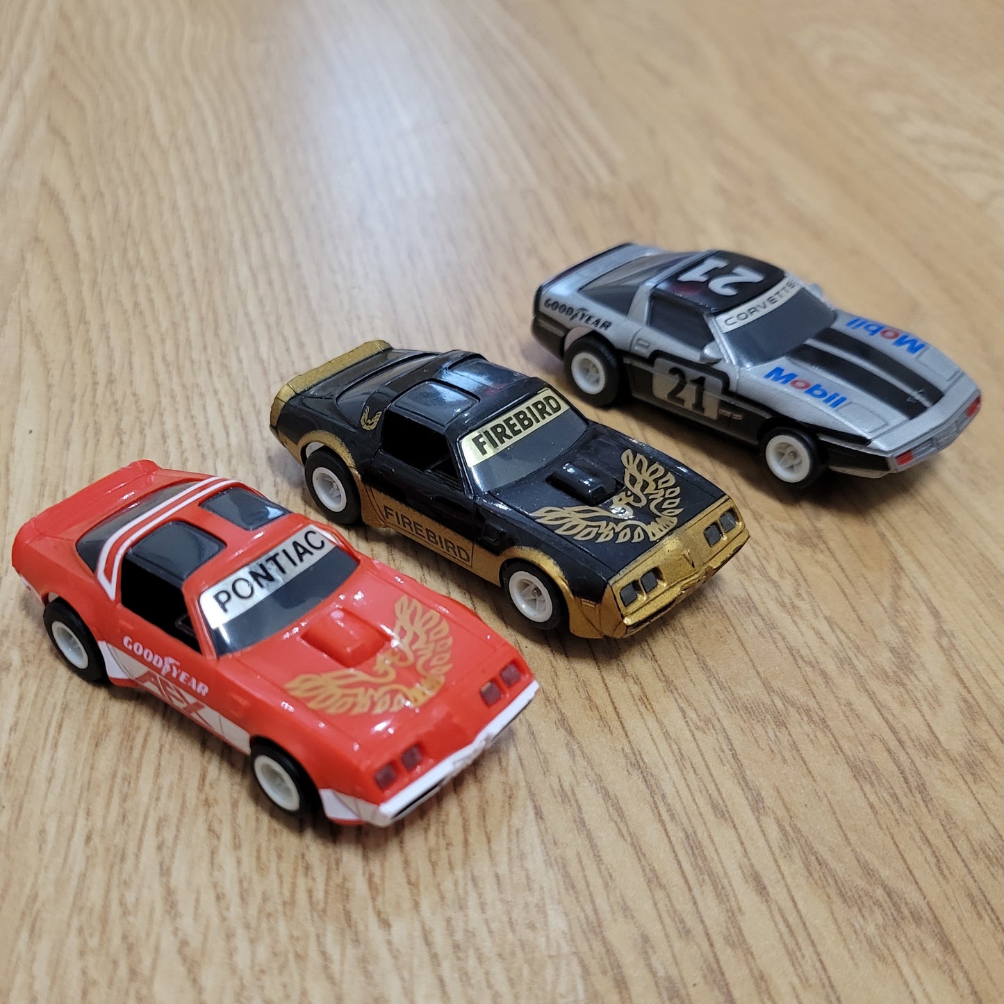 Coches Micro Scalextric 1:64 - Rojo, Blanco y Azul WRC Rally Mini