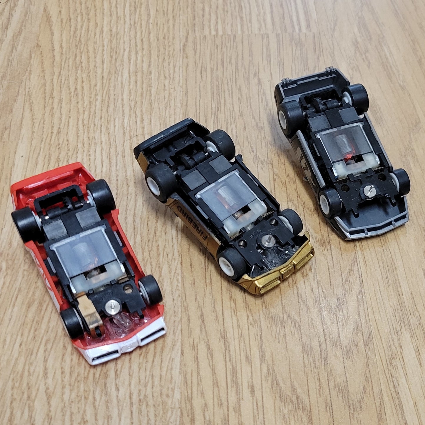 Coches Micro Scalextric 1:64 - Rojo, Blanco y Azul WRC Rally Mini