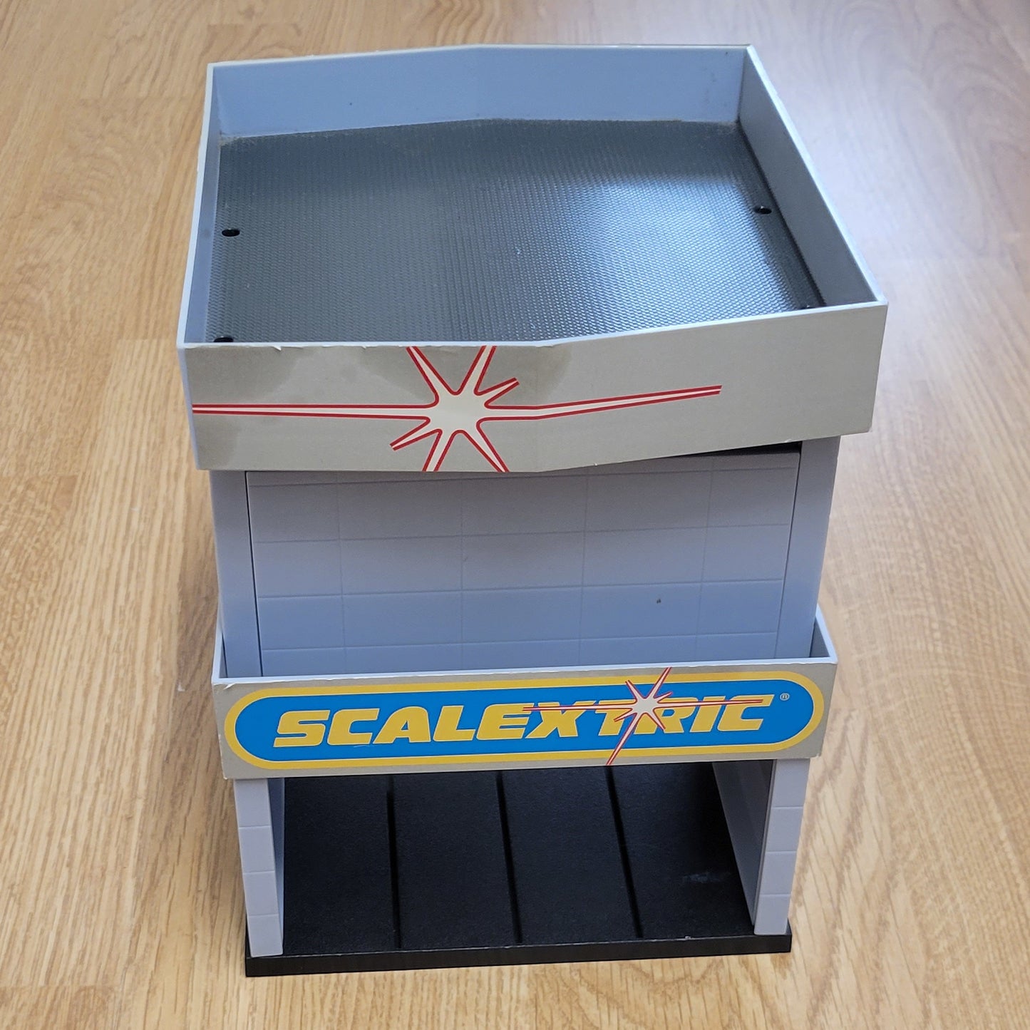 Scalextric Sport 1:32 Building - C8321 Pit Garage NO DOOR