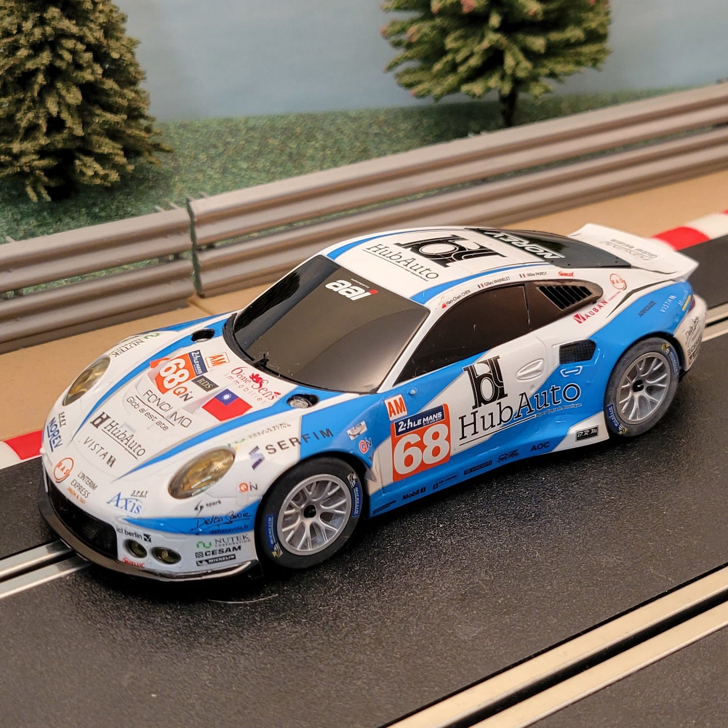 Coche Scalextric 1:32 - Azul y Blanco Porsche RSR 911 Le Mans #68 *LUCES* #MS