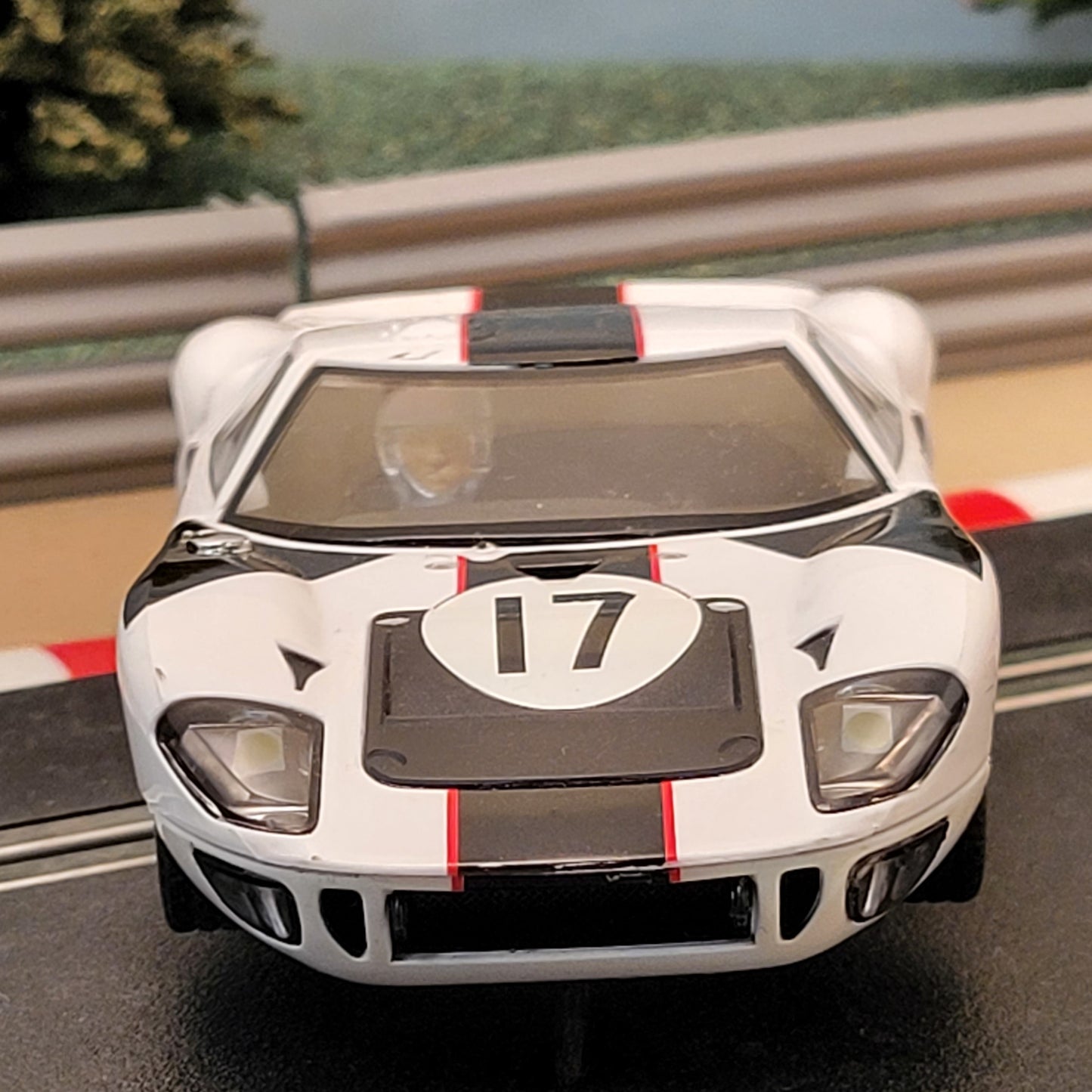 Scalextric 1:32 Car - C3653 Ford GT40 Sebring 1967 Grossman/McNamara #17 LIGHTS
