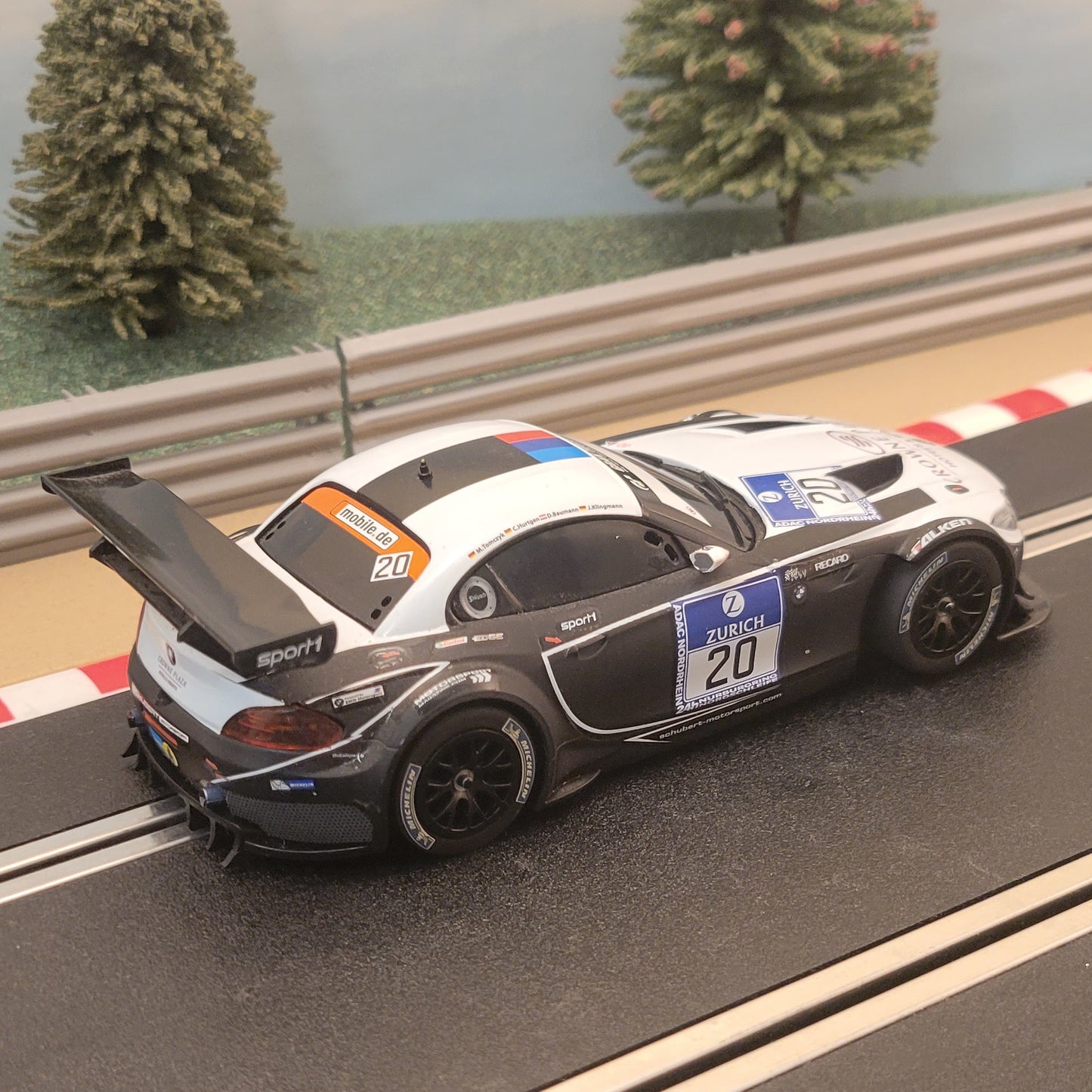 Scalextric 1:32 Car - BMW Z4 GT3 24h Nurburgring 2014 Tomczyk #20