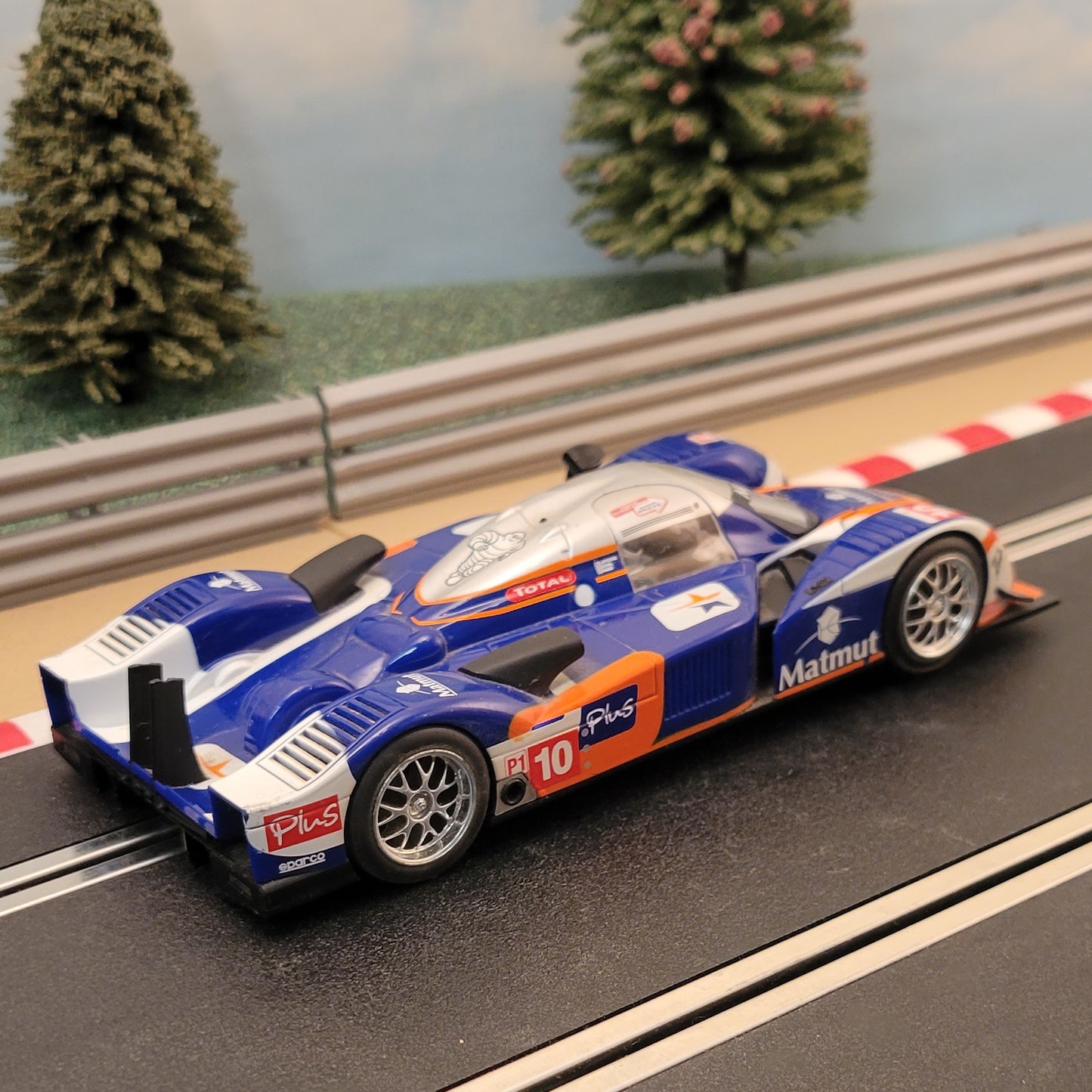 Scalextric 1:32 Car - C3292 Peugeot 908 HDI FAP Le Mans #10 *LIGHTS* #Q