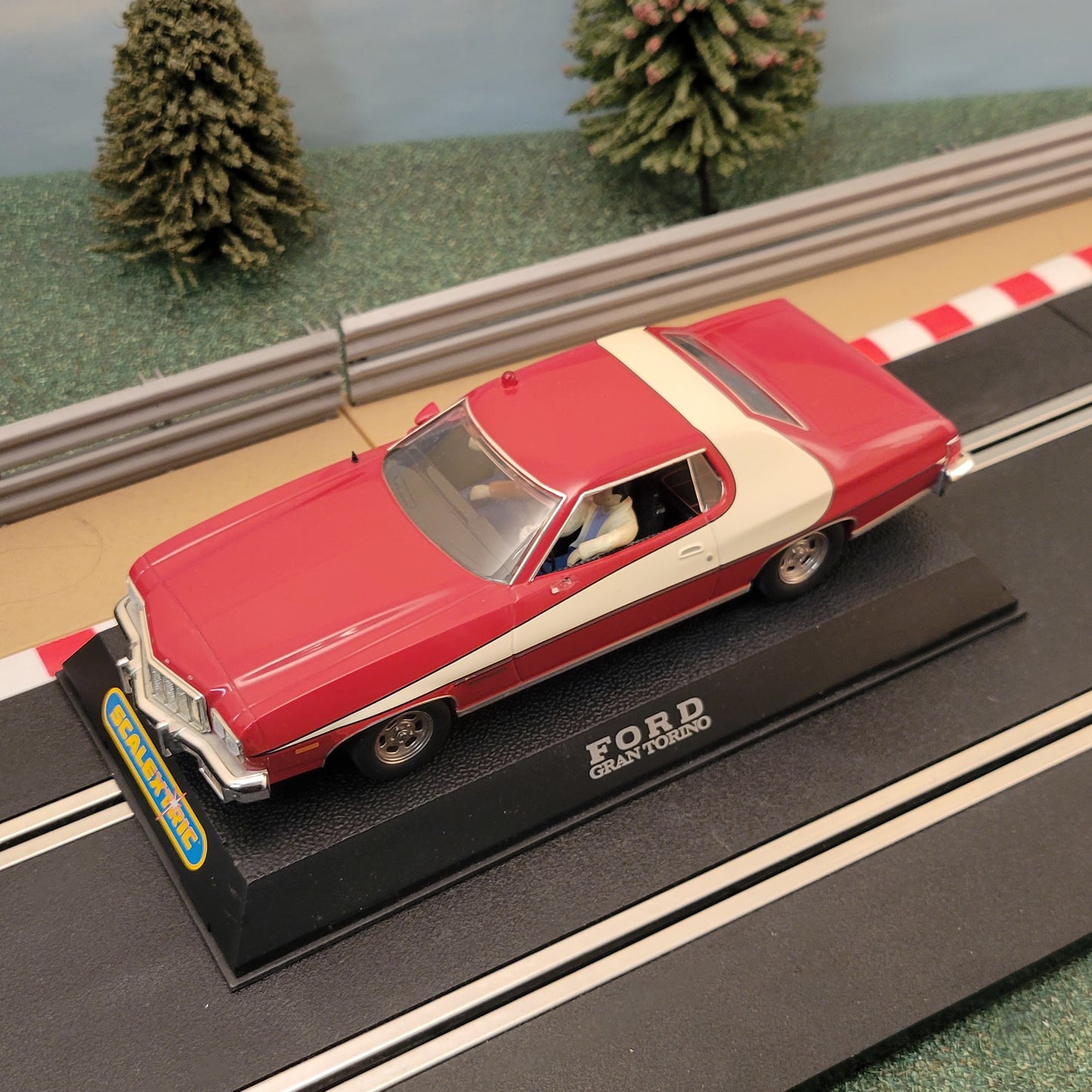 Scalextric 1:32 Car - C2553 Ford Gran Torino 1976 Starsky & Hutch *LIGHTS*
