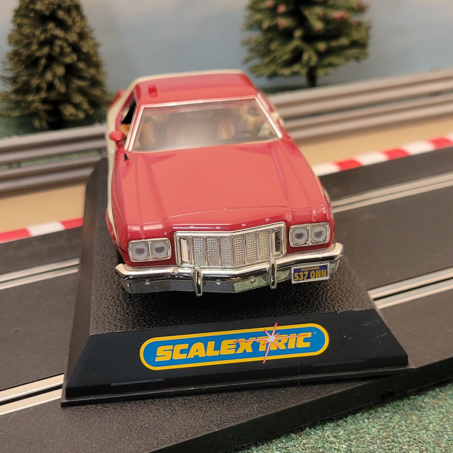 Scalextric 1:32 Car - C2553 Ford Gran Torino 1976 Starsky & Hutch *LIGHTS*