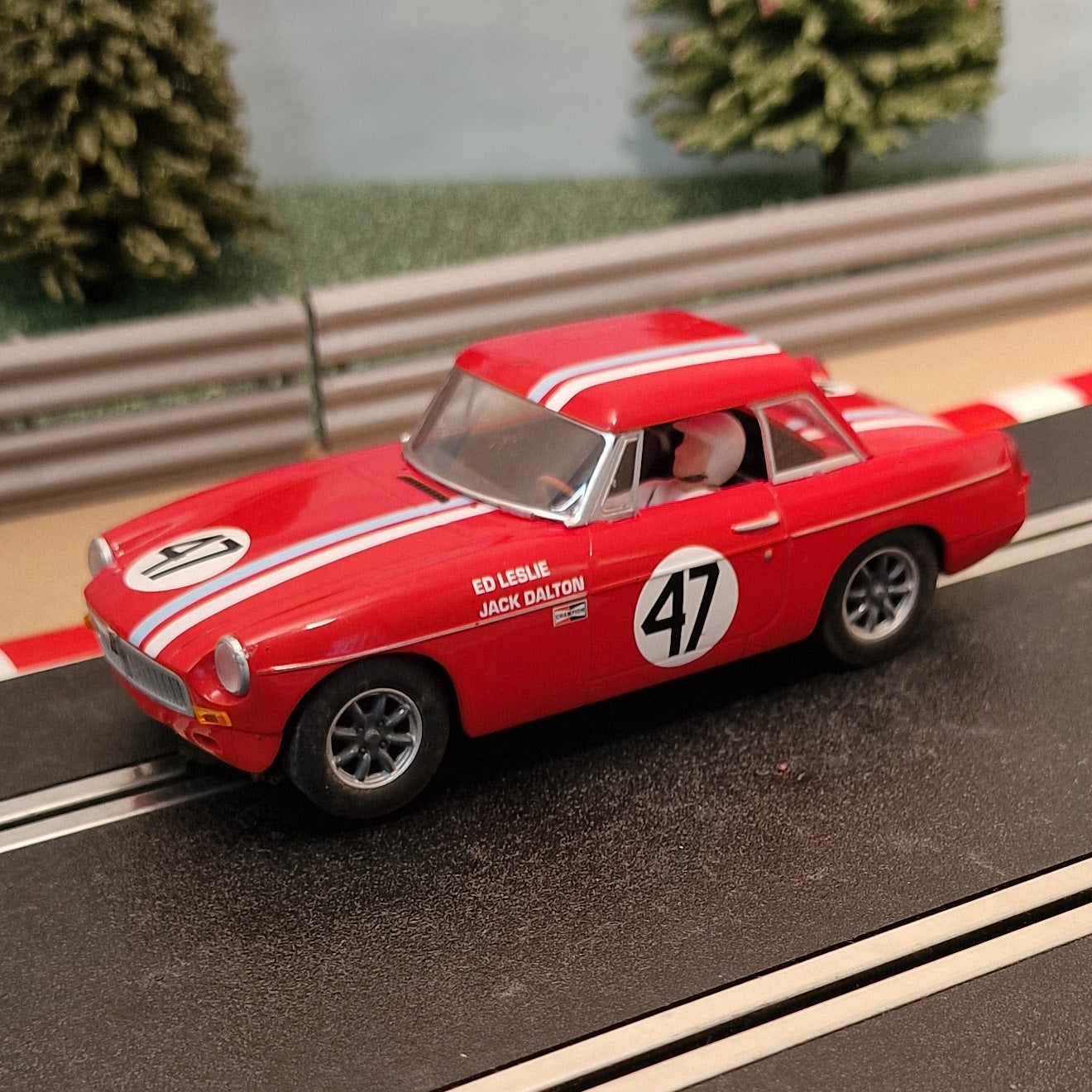 Scalextric 1:32 Car - C3488 Red MGB 1964 Sebring #47 Leslie Dalton *LIGHTS*
